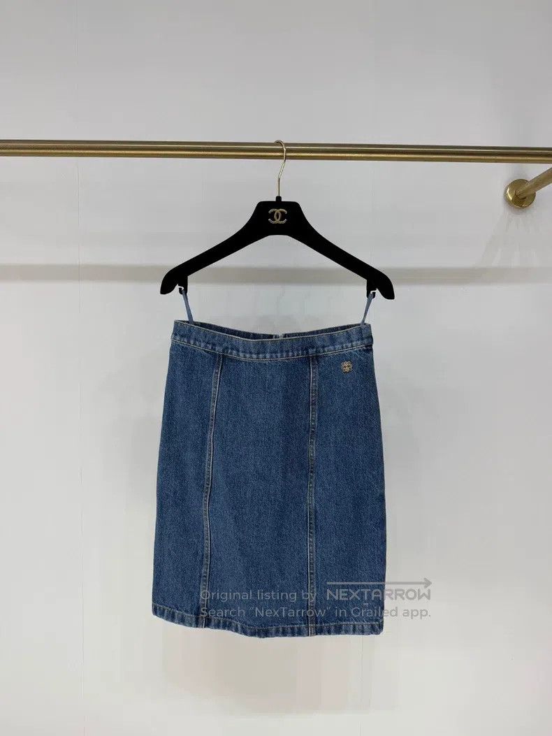 Chanel Chanel 22K new crystal buckle denim skirt Size 24" / US 00 / IT 34 - 1 Thumbnail