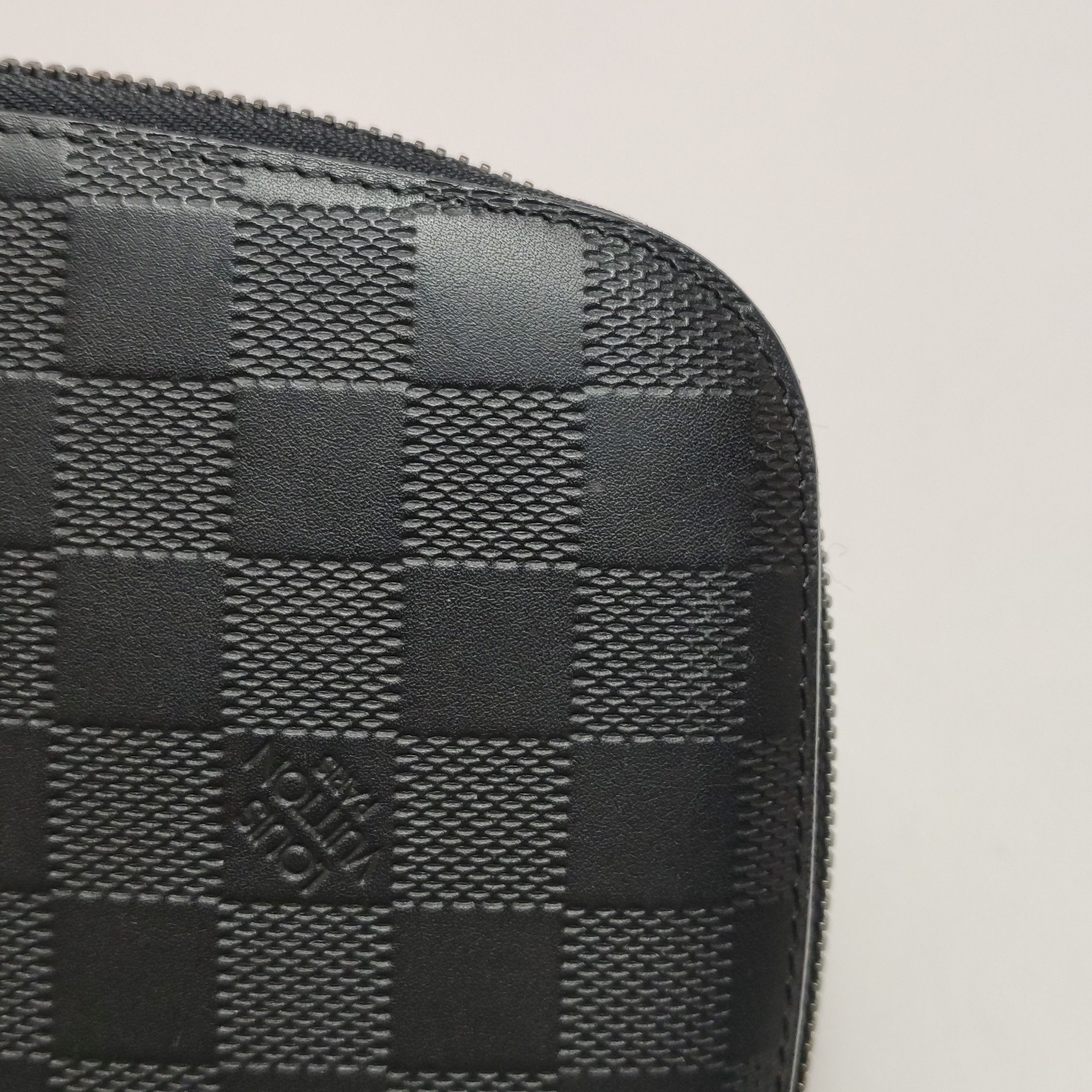 Louis Vuitton Louis Vuitton (LV) Cowhide Solid Checkerboard Zipper Clutch Size ONE SIZE - 6 Thumbnail