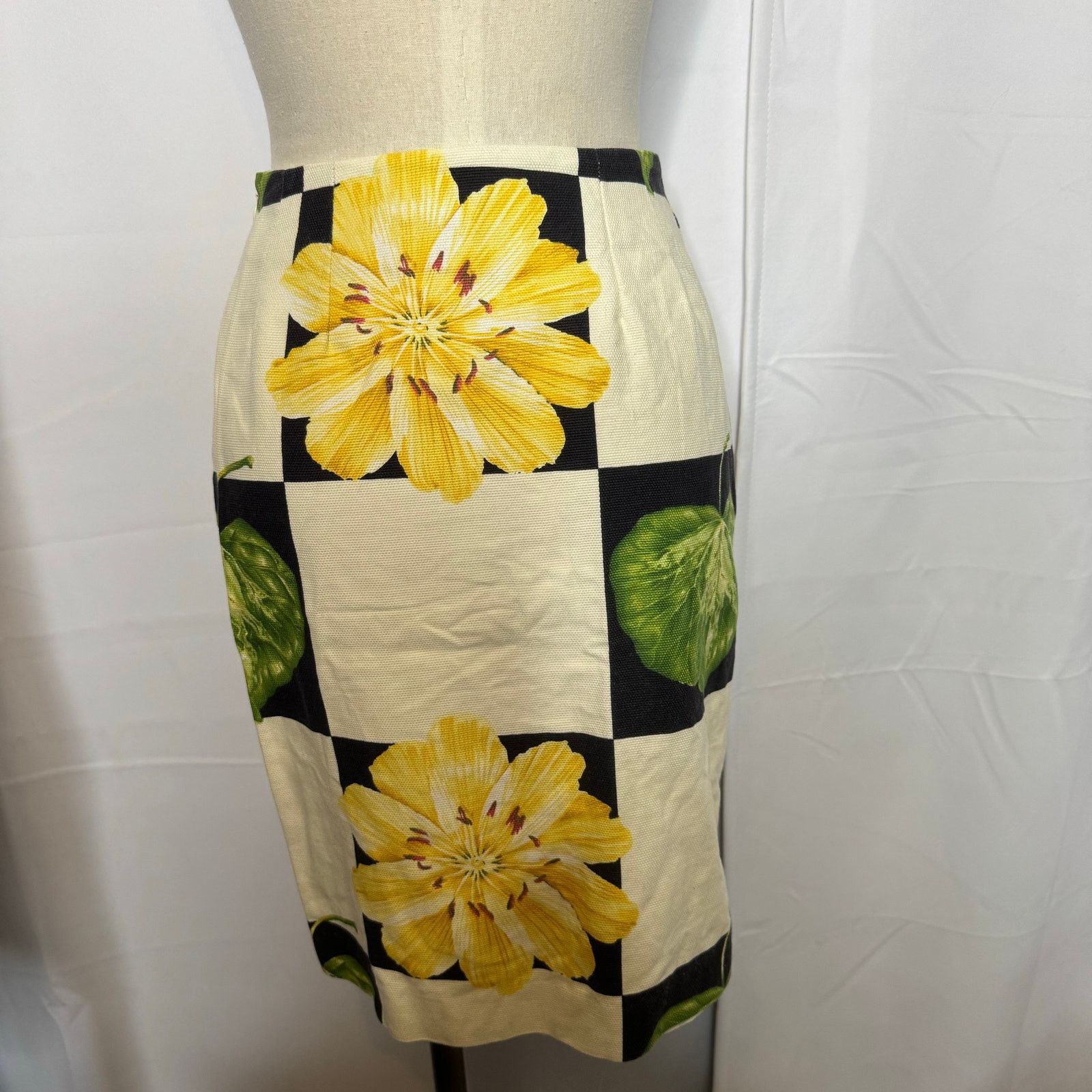 J.McLaughlin J. McLaughlin Size 6 Pencil Skirt Floral Check Size 28" / US 6 / IT 42 - 1 Thumbnail