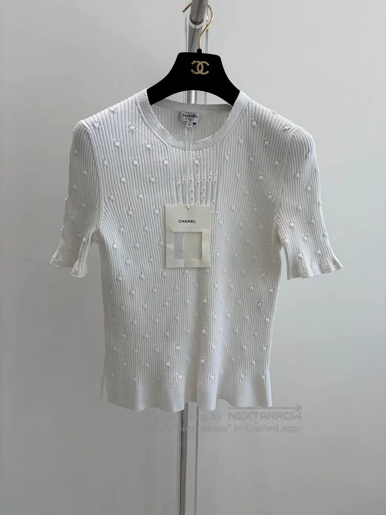 Chanel Chanel White knitted round-neck undershirt short sleeves Size M / US 6-8 / IT 42-44 - 1 Thumbnail