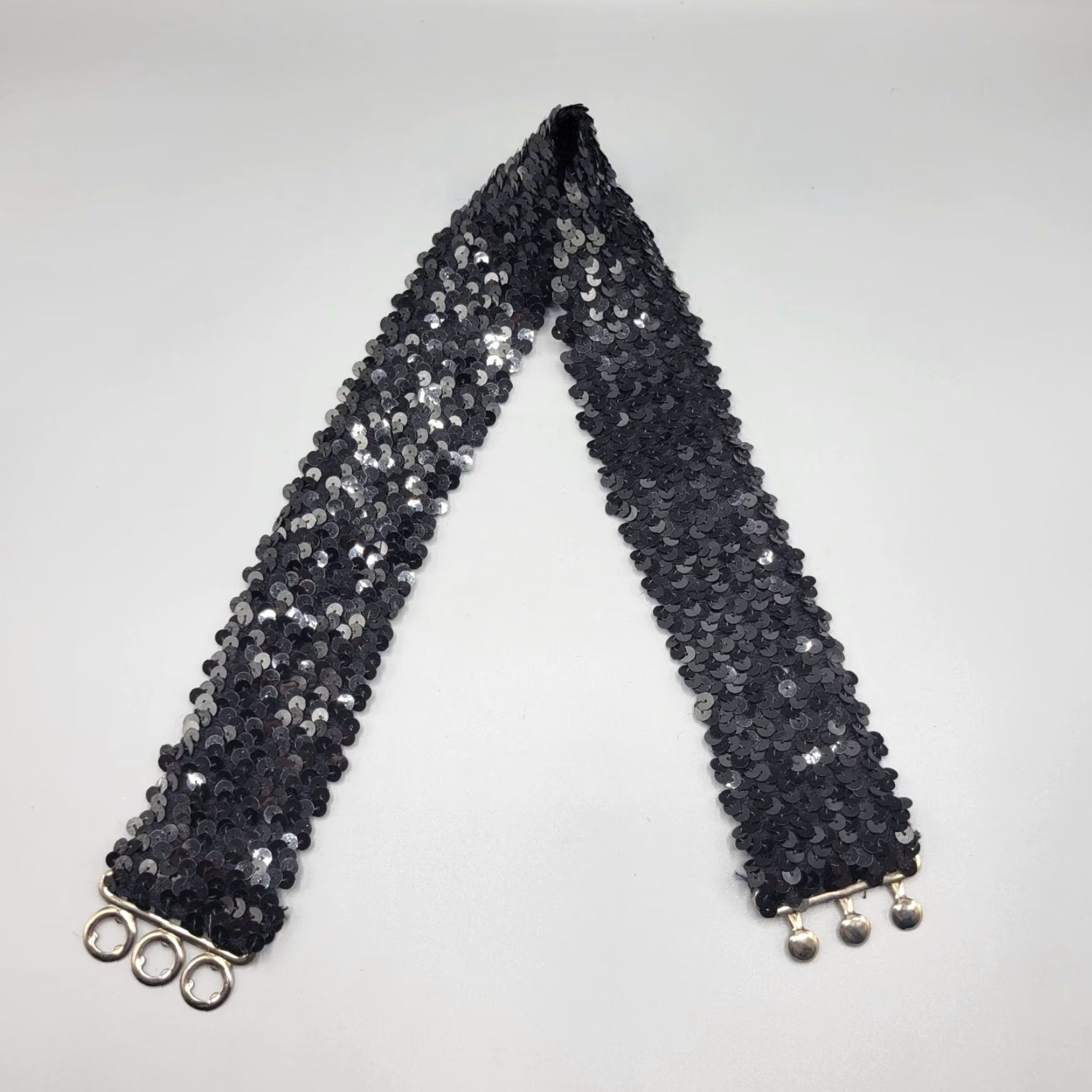 Vintage VINTAGE Black Sequin Elastic Stretch Belt Metal Clasp Closure Women One Size Black Womens Belt Sequin Stretch Size ONE SIZE - 4 Thumbnail