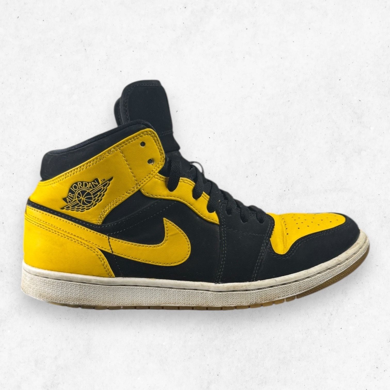 Jordan Brand Air Jordan 1 Retro Mid New Love OG 2017 554724-035 Mens 11 Size US 11 / EU 44 - 1 Thumbnail