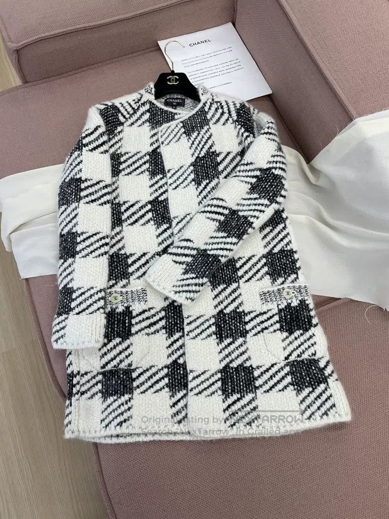 Chanel Chanel Black and white plaid cashmere knitted cardigan jac Size XXS / US 00 / IT 34 - 1 Thumbnail