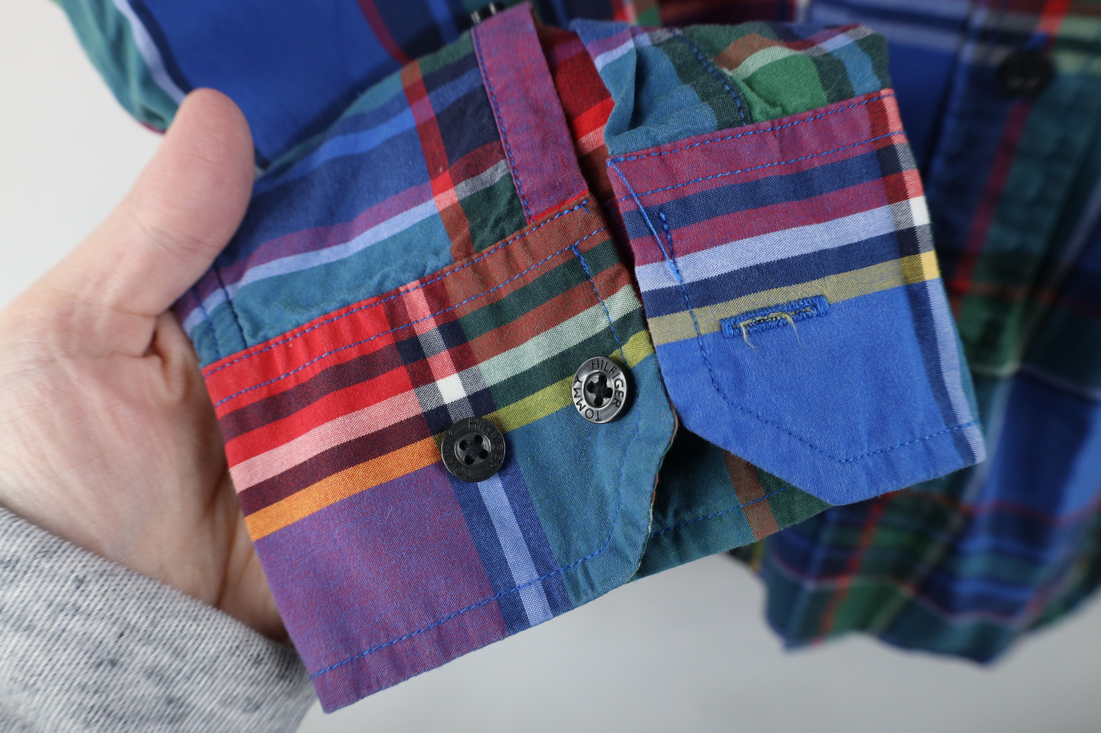Tommy Hilfiger × Vintage Vintage Tommy Hilfiger Rainbow Collared Button Down Shirt Size US L / EU 52-54 / 3 - 5 Thumbnail