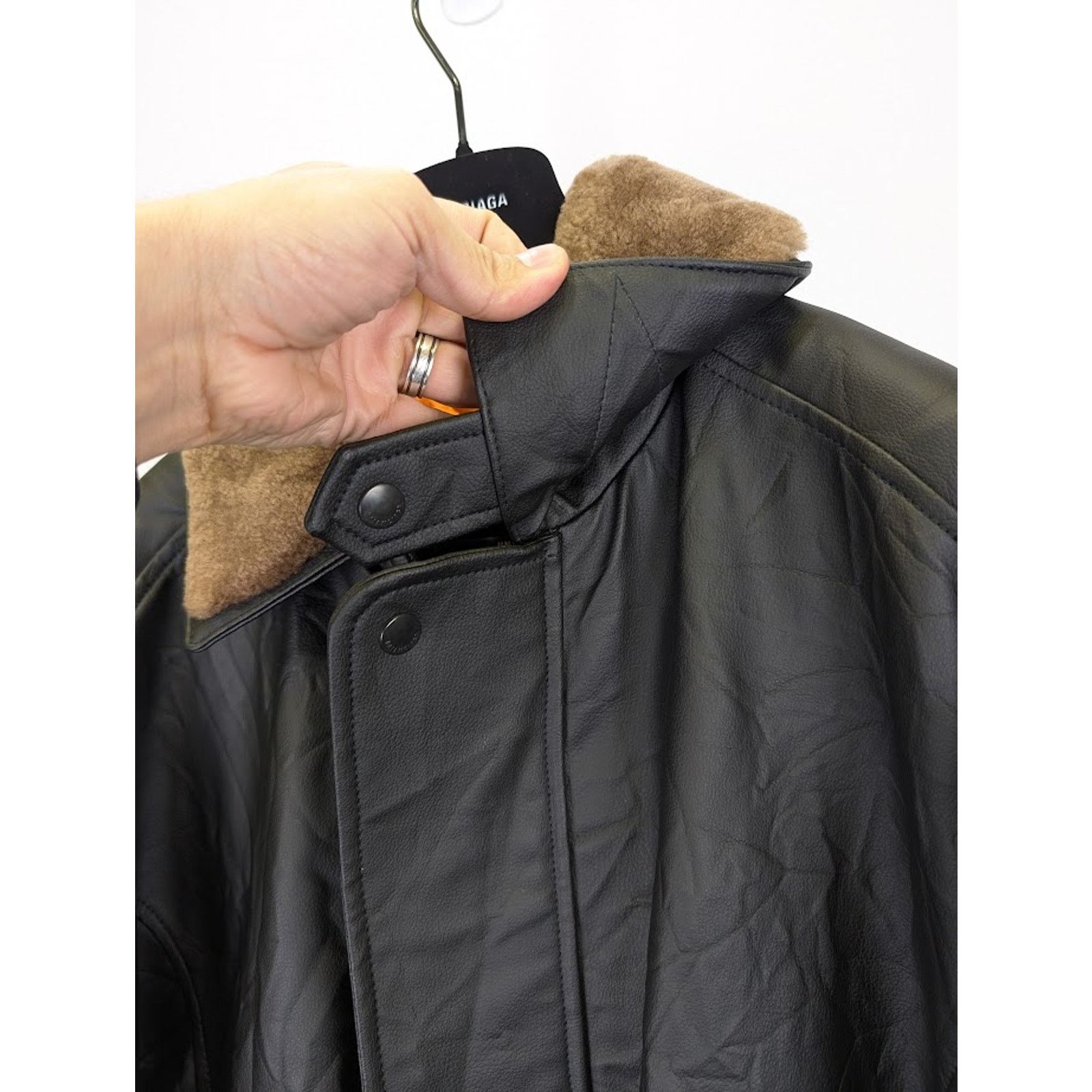 Balenciaga o1rshd1 Leather Grainy Worn Out Bomber in Black Size US M / EU 48-50 / 2 - 9 Thumbnail