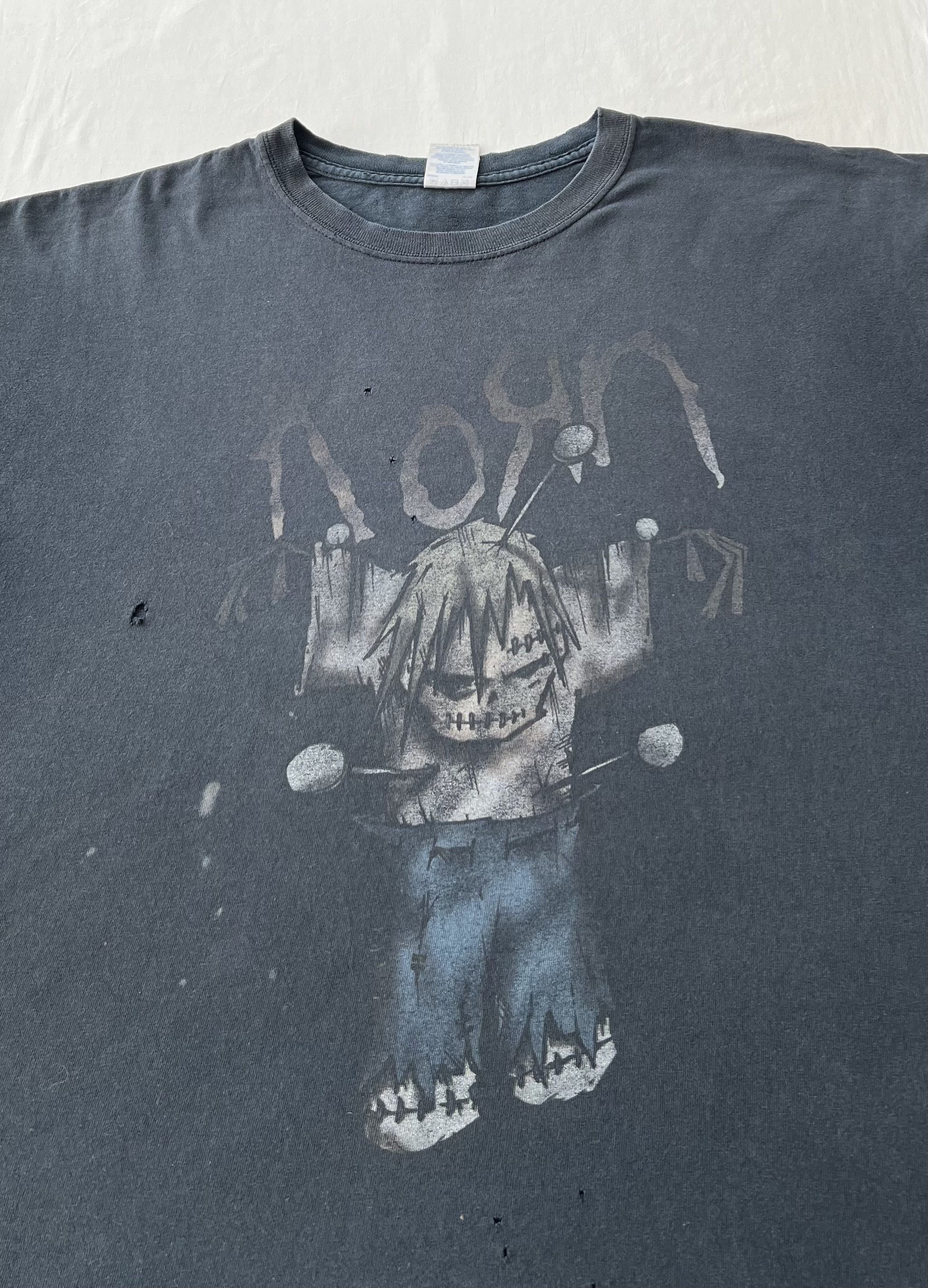 Band Tees Vintage 2000s Korn Rock Band Thrashed Faded Black T-shirt Size US XL / EU 56 / 4 - 3 Thumbnail