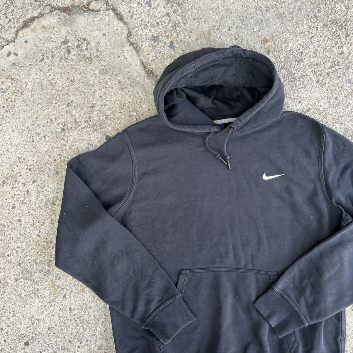 Nike × Vintage Vintage Hooide Nike Sweatshirt Fit Mini Faded Black Y2k Size US XL / EU 56 / 4 - 3 Thumbnail
