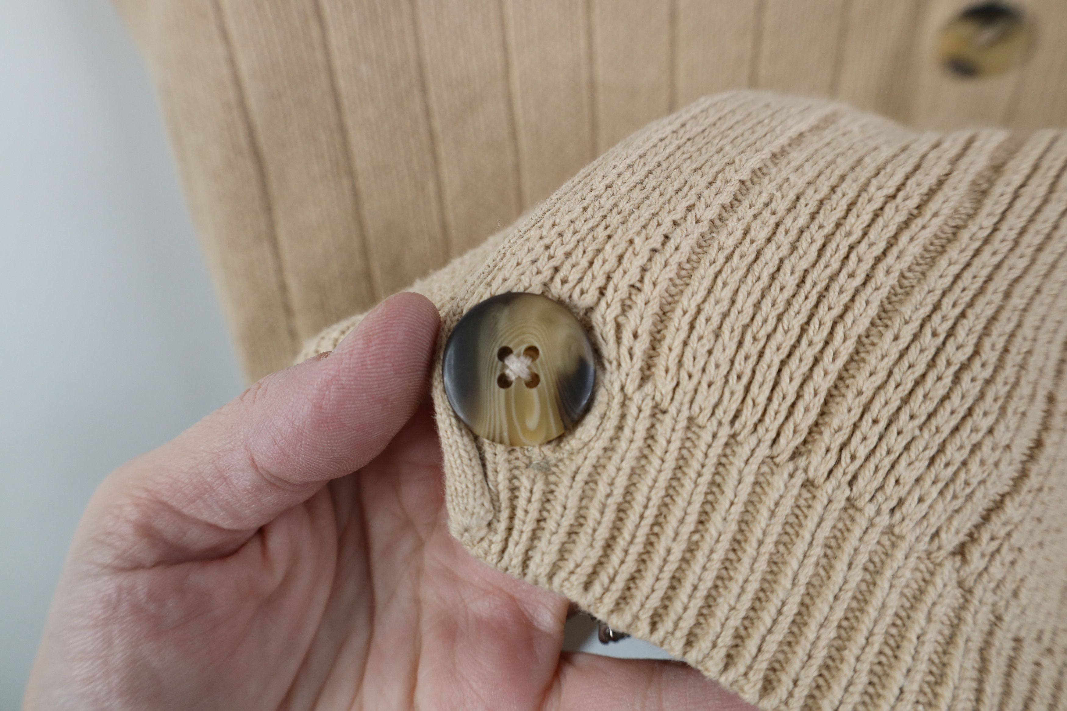 Eddie Bauer Vintage 90s Eddie Bauer Ribbed Knit Sweater Vest Beige Size US L / EU 52-54 / 3 - 5 Thumbnail