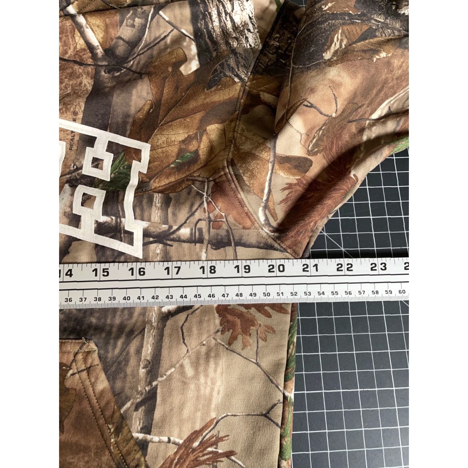 Under Armour Under Armour Camo Hoodie Small Green RealTree Camouflage Sweatshirt Adult Mens Long Sleeve Pullover Hooded Crew Neck Drawstring Polyester 100% Green Size US S / EU 44-46 / 1 - 5 Thumbnail
