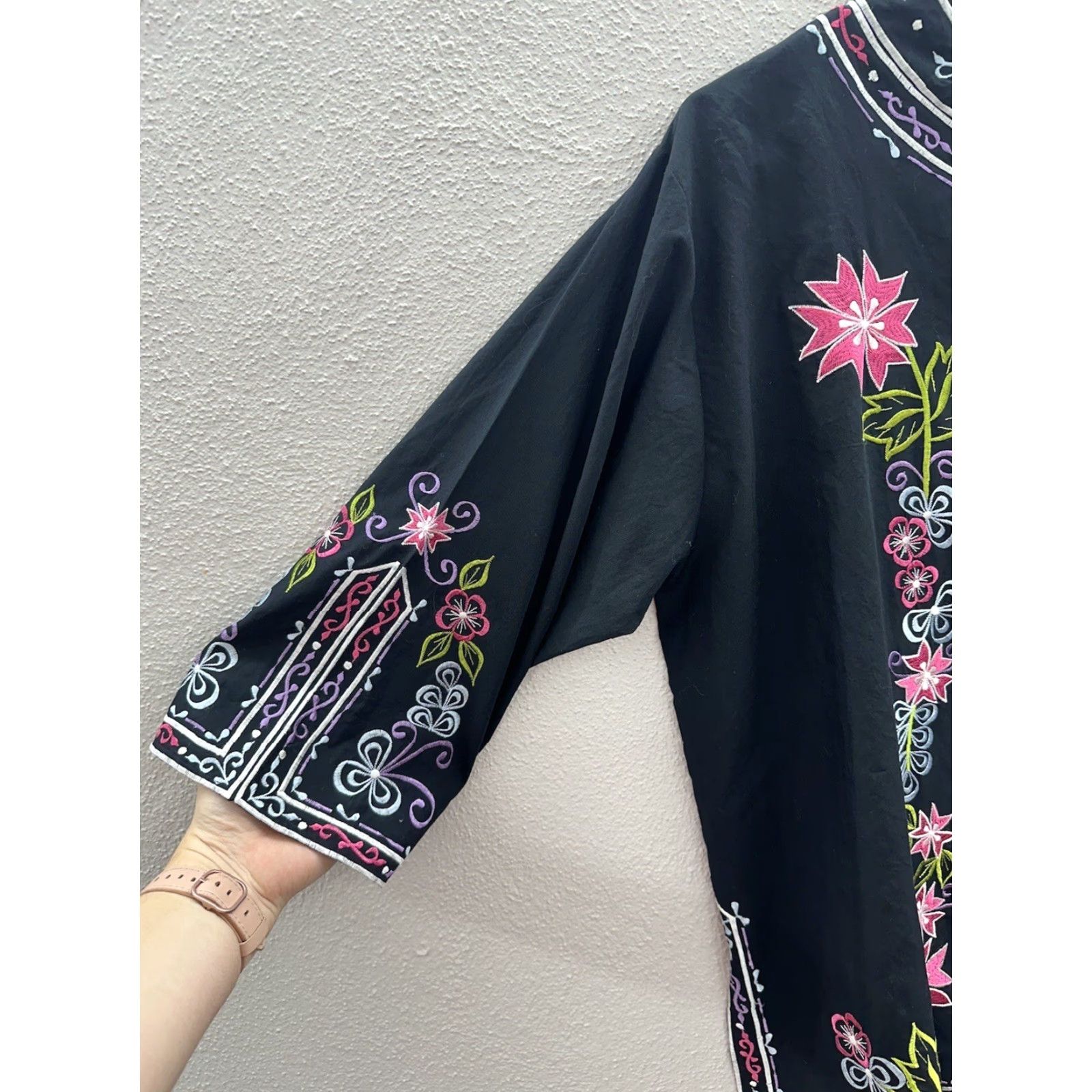 Vintage International Apparel Mart Inc. Womens Blouse Size Large Black Flora Button Up Size L / US 10 / IT 46 - 2 Thumbnail