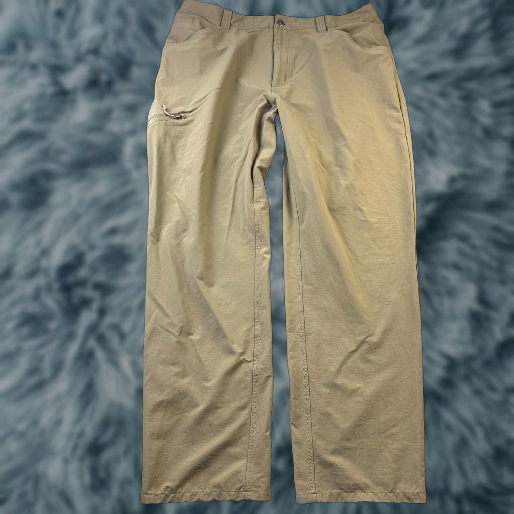 Patagonia Patagonia Quandary Pants Mens 40x31 Beige Tan Cargo Casual Travel 40 in Nylon Zipper Pockets Logo Regular Straight All Seasons Nec Size US 40 / EU 56 - 1 Thumbnail