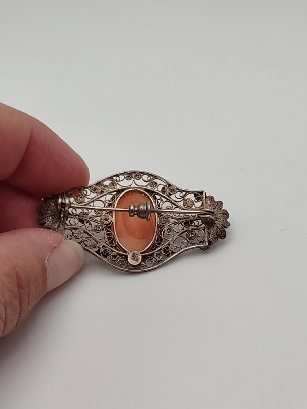 The Unbranded Brand VTG 900 Silver Filigree Hand Carved Shell Cameo Brooch Pin Size ONE SIZE - 2 Thumbnail