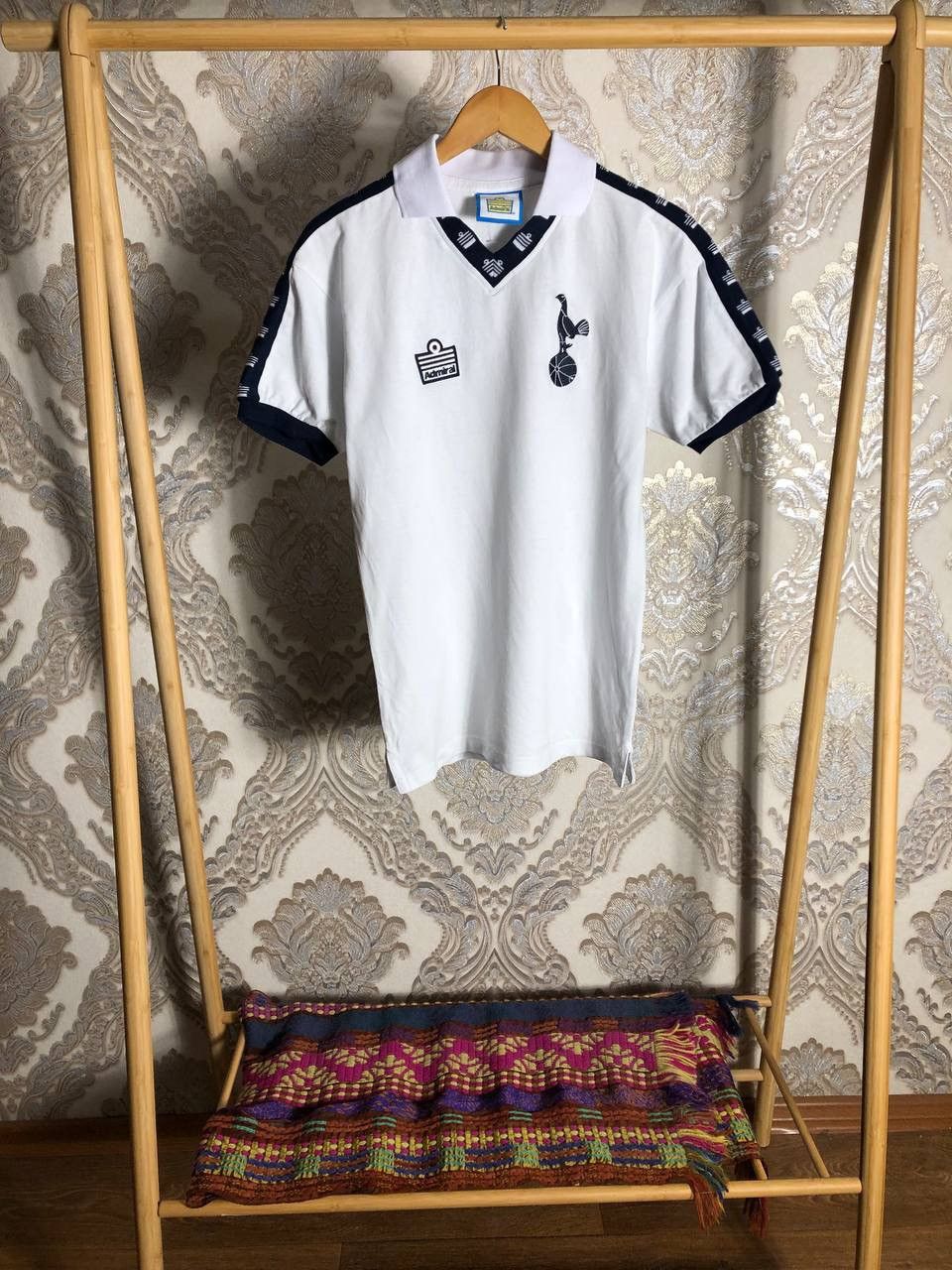 Vintage VERY RARE TOTTENHAM HOTSPUR ENGLAND SOCCER JERSEY RETRO 90s Size US S / EU 44-46 / 1 - 1 Thumbnail