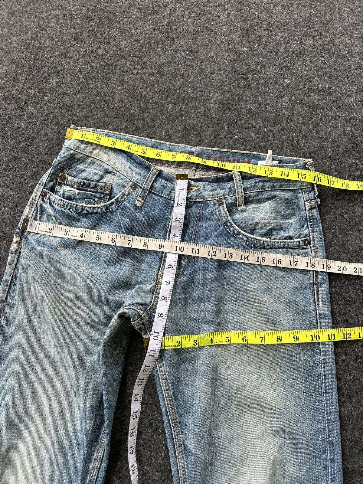 Tommy Hilfiger Tommy Hilfiger Heritage Worn Distressed Denim D453 Size US 30 / EU 46 - 10 Thumbnail