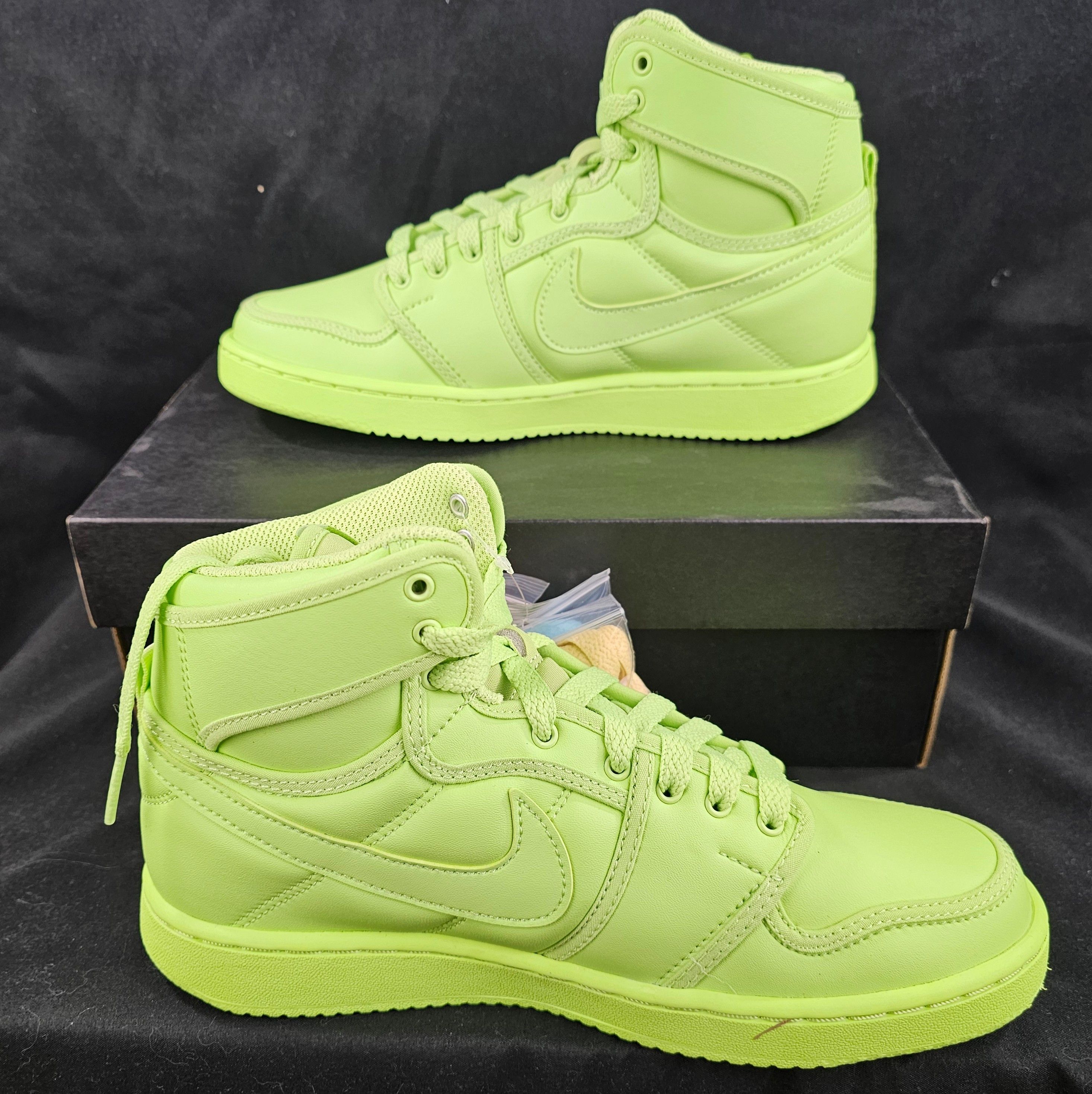 Billie Eilish × Jordan Brand × Nike Jordan 1 Retro AJKO Billie Eilish Ghost Green Women's Size 7 Size US 7 / IT 37 - 3 Thumbnail