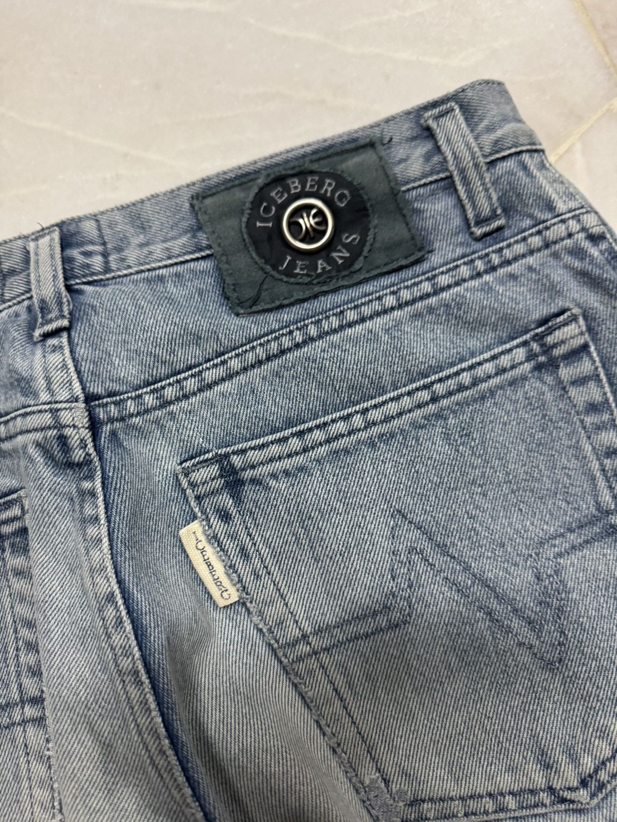 Iceberg 💥BAGGY💥90s WIDE ICEBERG MADE ITALY GRUNGE WASHED JEANS Size US 29 - 21 Thumbnail