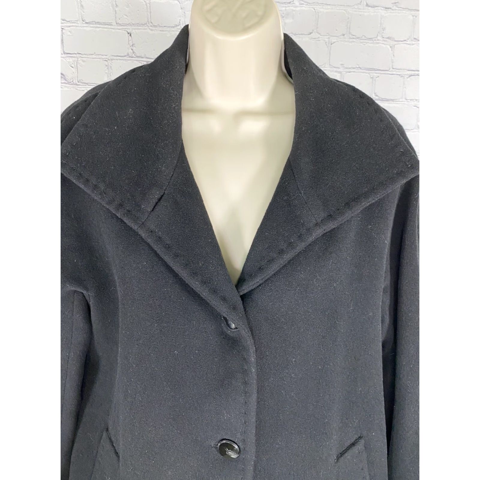Ellen Tracy Ellen Tracy Black Wool Blend Collared 4 Button Overcoat Jacket Pockets Size 6 Womens Long Coat Black Wool Blend Overcoat Ellen Tracy Size M / US 6-8 / IT 42-44 - 3 Thumbnail