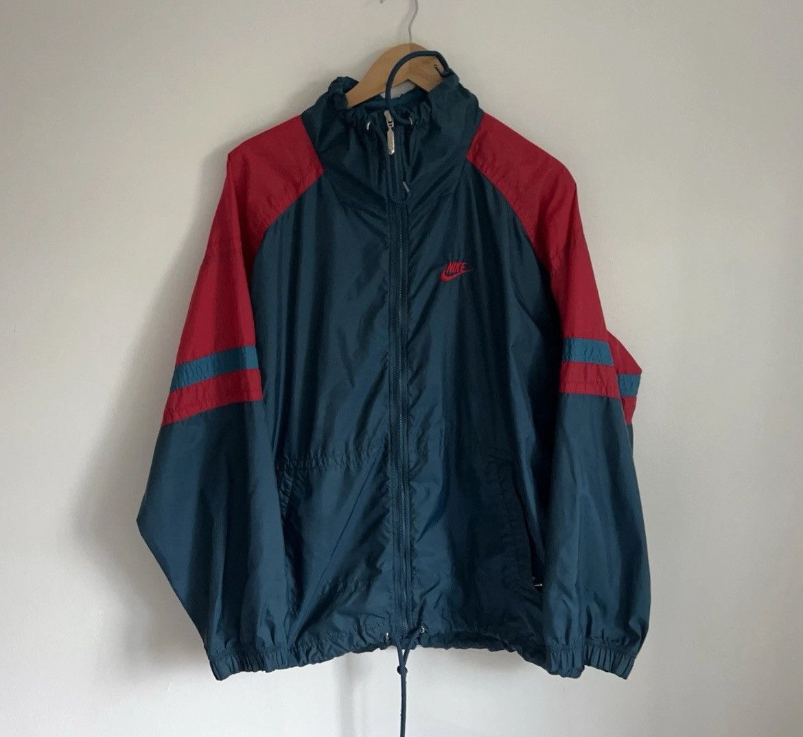 Nike Nike vintage windbreaker jacket large mens oversized logo Size US L / EU 52-54 / 3 - 1 Thumbnail