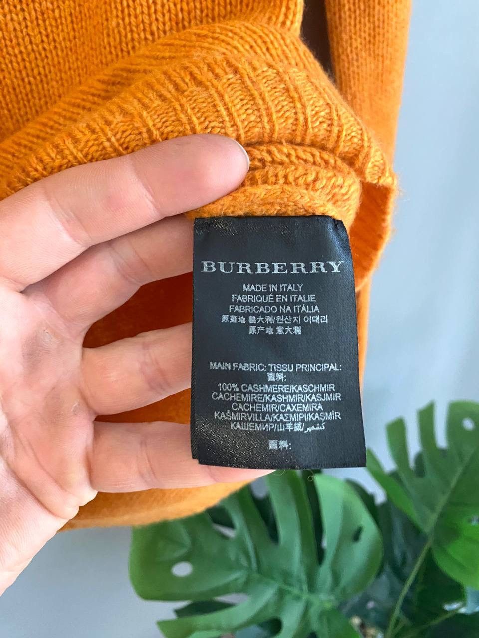 Burberry Burberry Women's Cashmere V-Neck Knit Sweater Jumper Size XS Size XS / US 0-2 / IT 36-38 - 14 Thumbnail