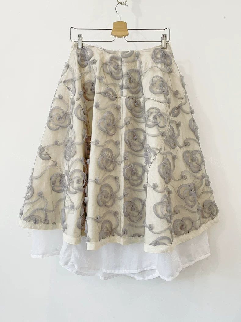 Comme des Garcons Comme Des Garcons size M 3D Rose Embroidered Skirt Size 24" / US 00 / IT 34 - 1 Thumbnail