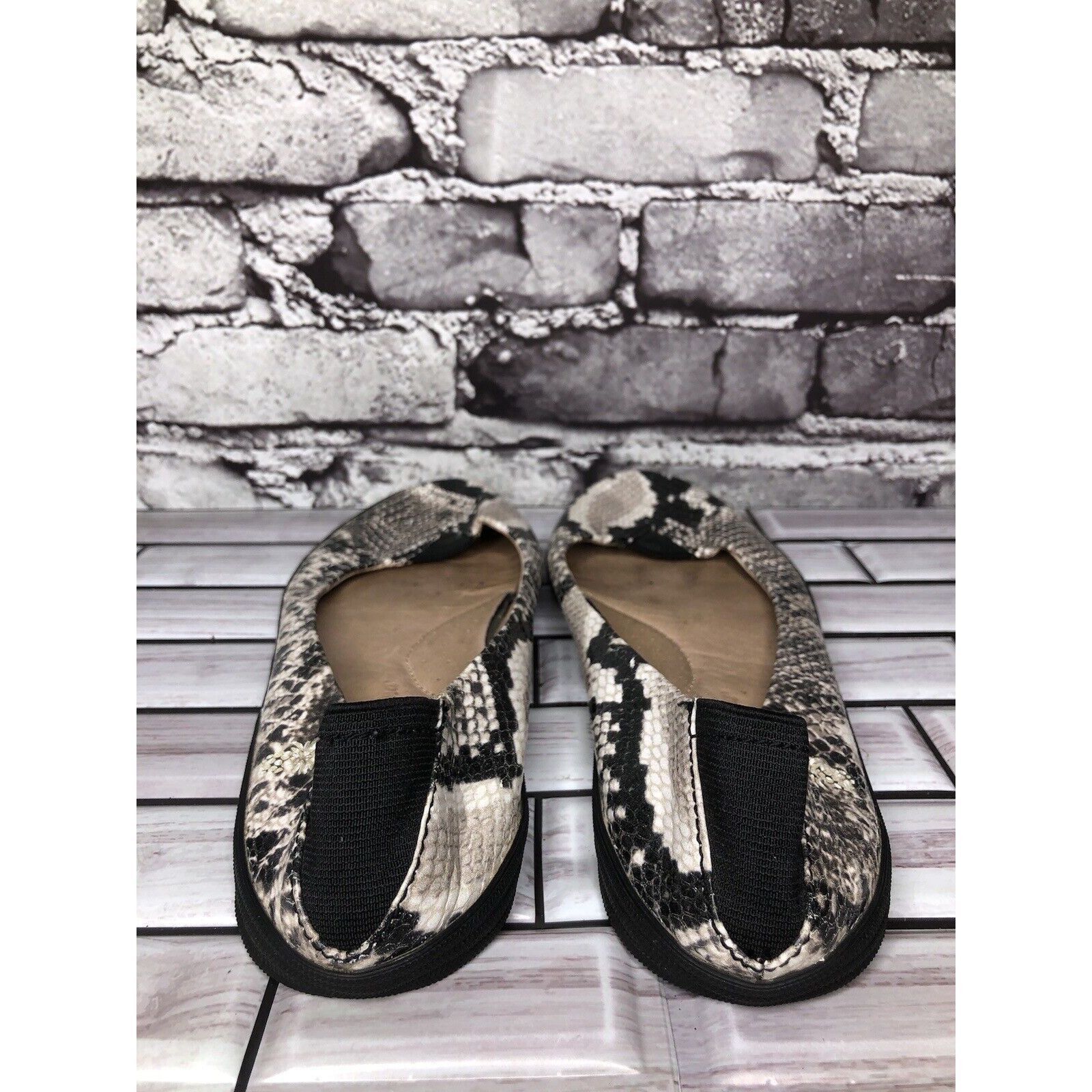 Tommy Bahama Tommy Bahama Odesa Ivory Black Leather Snake Skin Ballet Fla Size US 8 / IT 38 - 3 Thumbnail