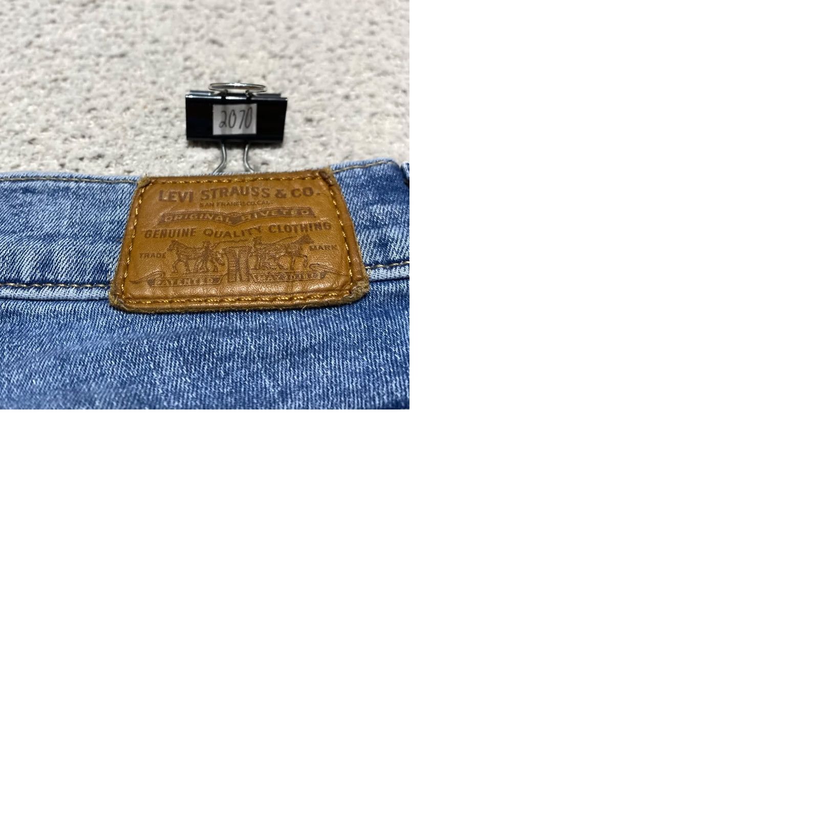 Levi's Levi's Jeans Womens sz 26 Blue Denim Medium Wash High Rise Straight Raw Hem Size 26" / US 2 / IT 38 - 10 Thumbnail