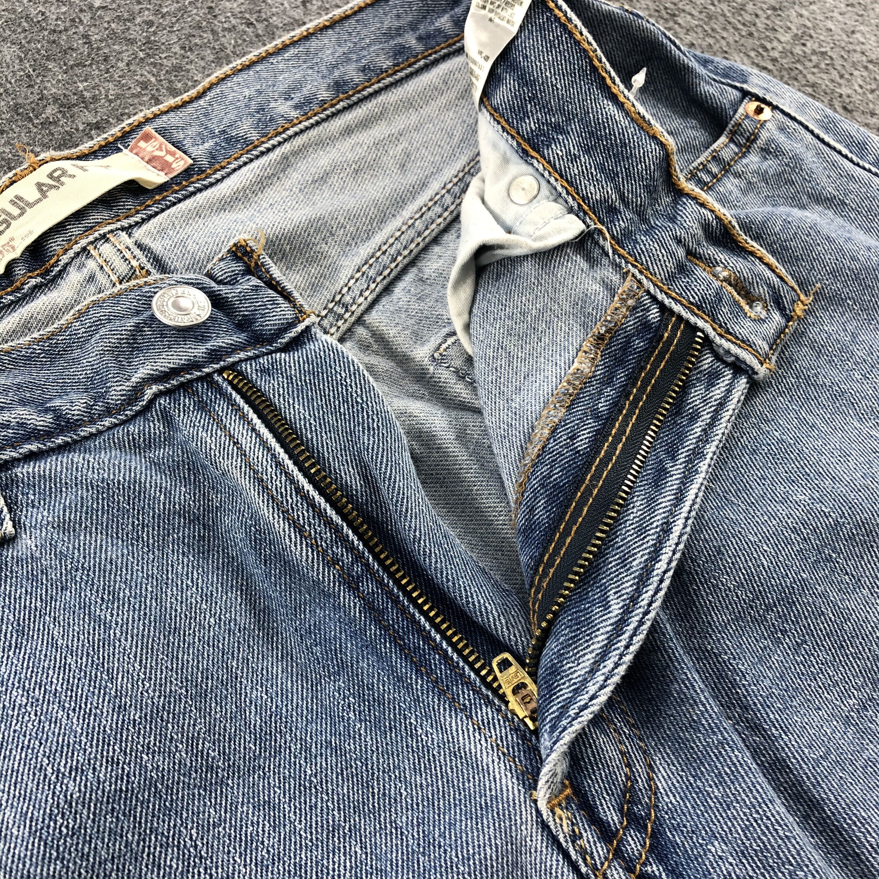 Levi's Vintage 90s Light Wash Levis 505 Jeans-J1229 Size US 33 - 7 Thumbnail