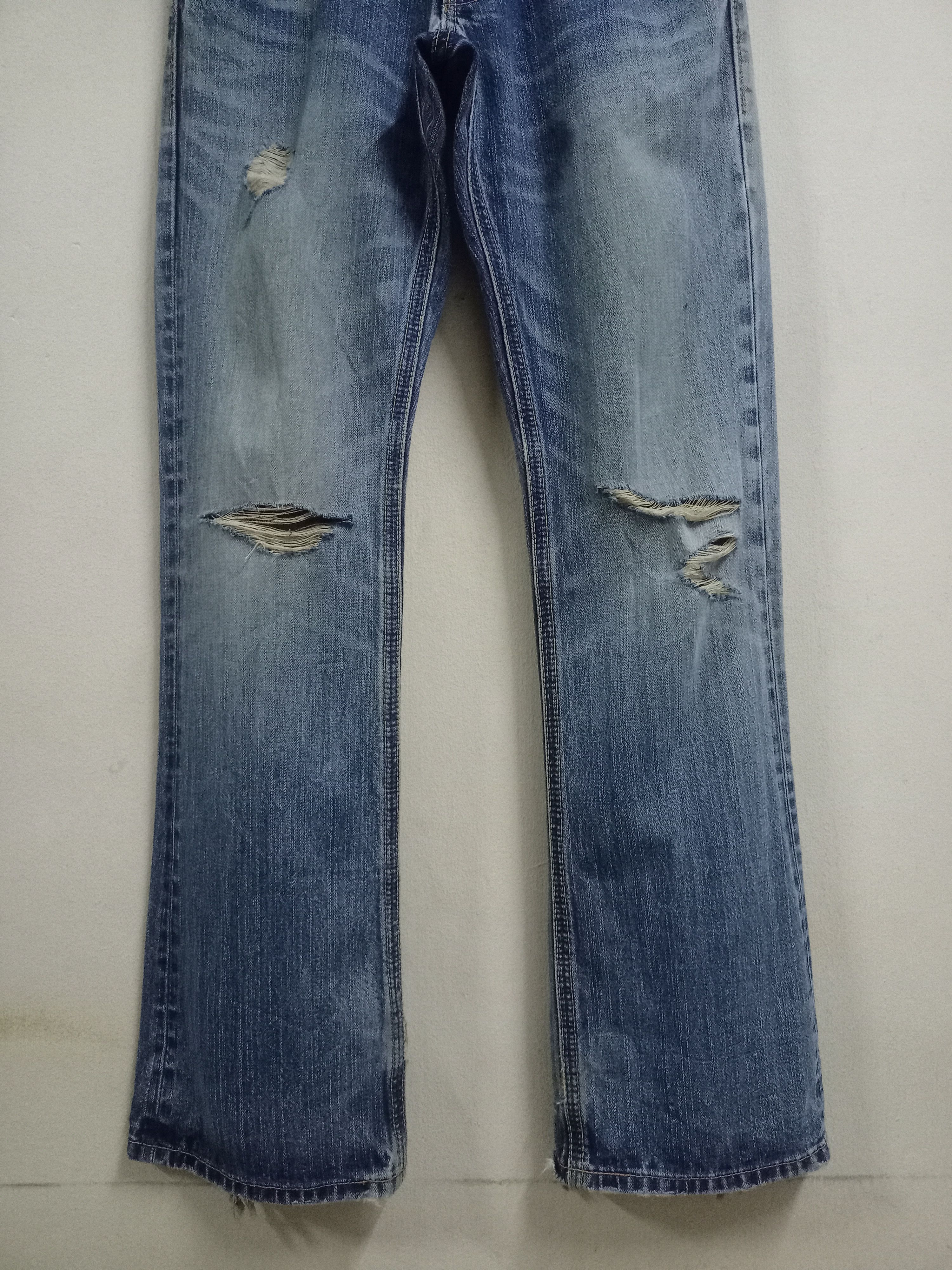 Wrangler Vintage Wrangler Blue Wash Distressed Flare Jeans 30x32 Size US 30 / EU 46 - 5 Thumbnail