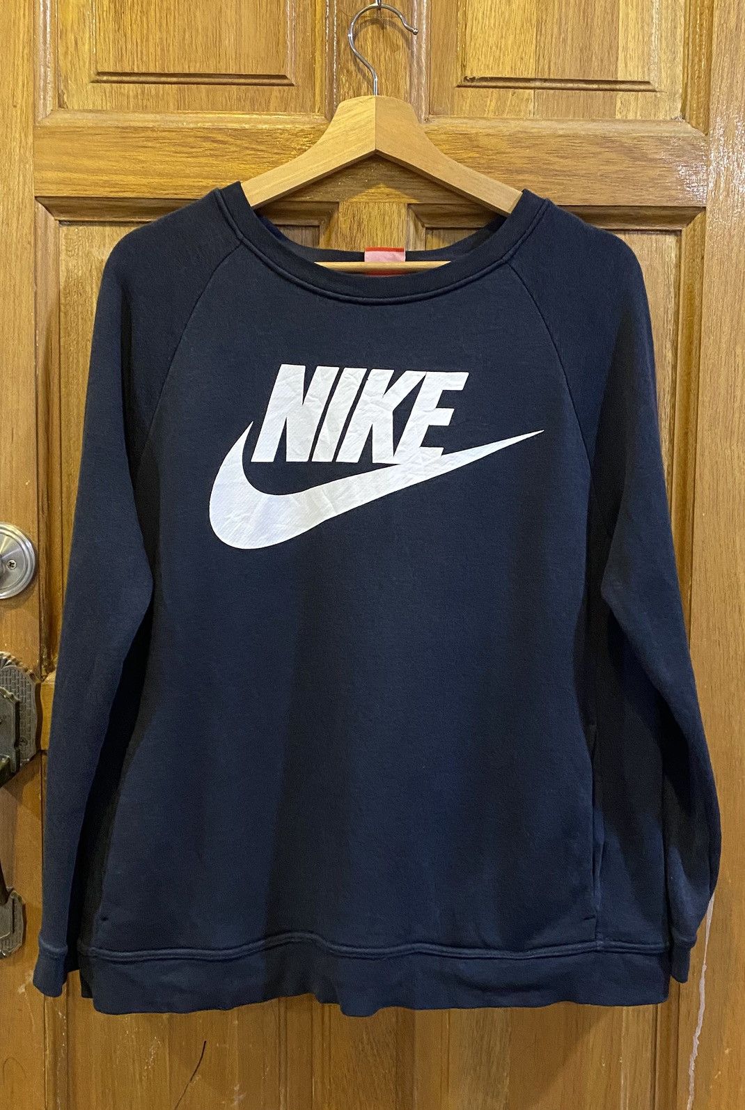 Nike Nike Big Logo Crewneck Sweatshirt Navy Black Size XL / US 12-14 / IT 48-50 - 1 Thumbnail