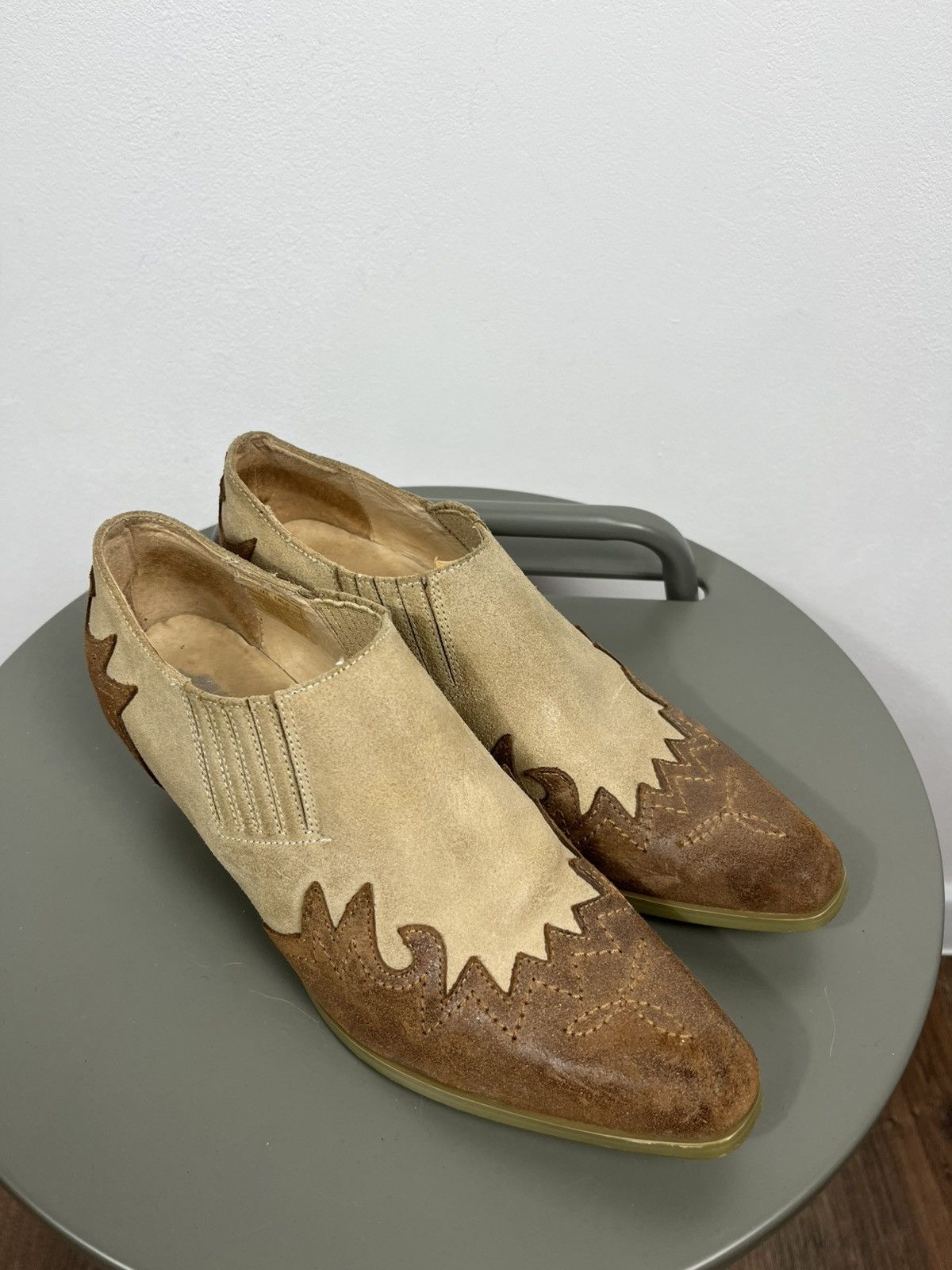 Other Womens Two Tone Suede Western Style Pumps Low Heel EU 40 Size US 9 / IT 39 - 2 Thumbnail