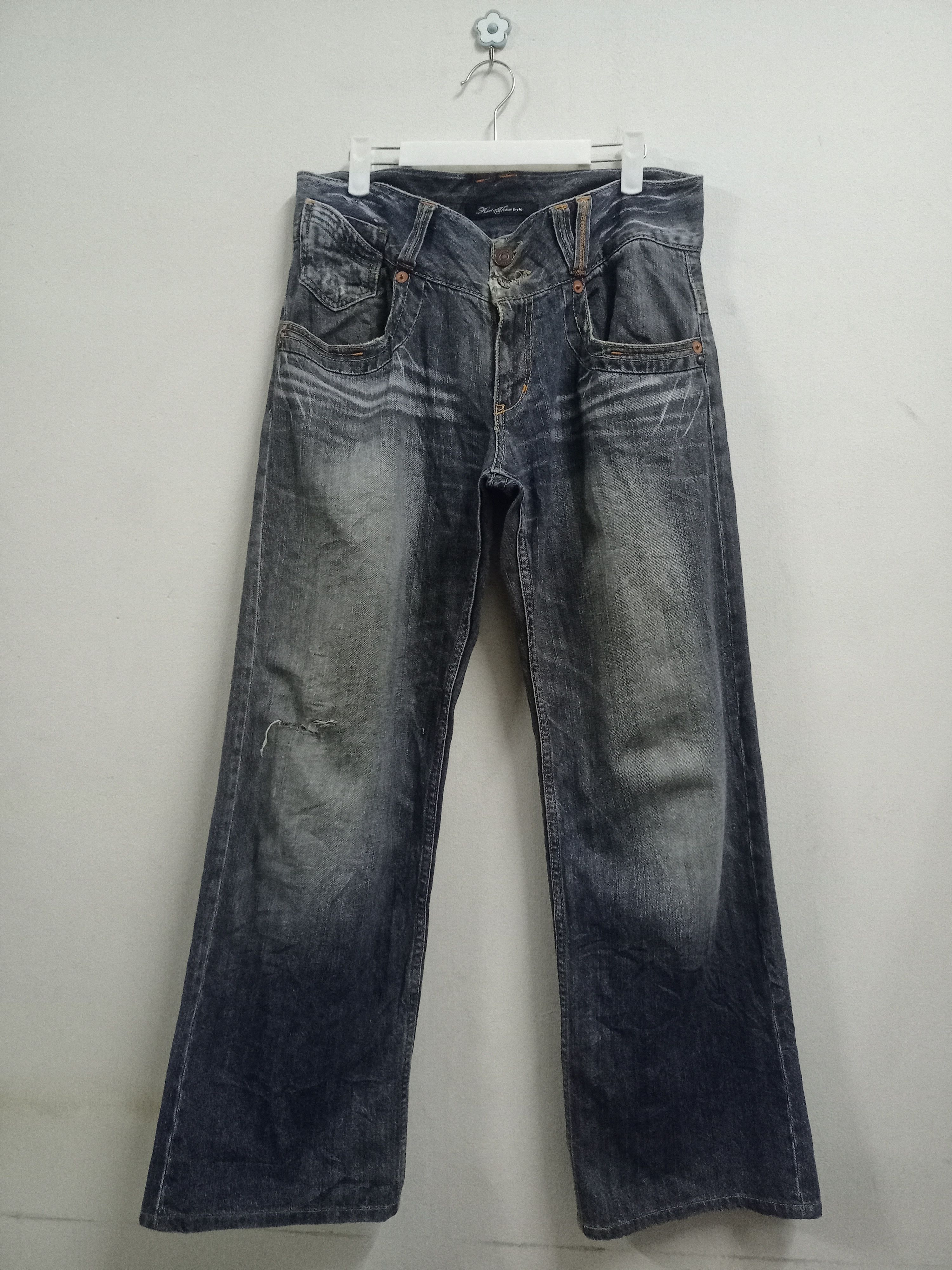 Japanese Brand Vintage Japanese Brand Studded Buckle Distressed Baggy Jeans Size US 33 - 12 Thumbnail
