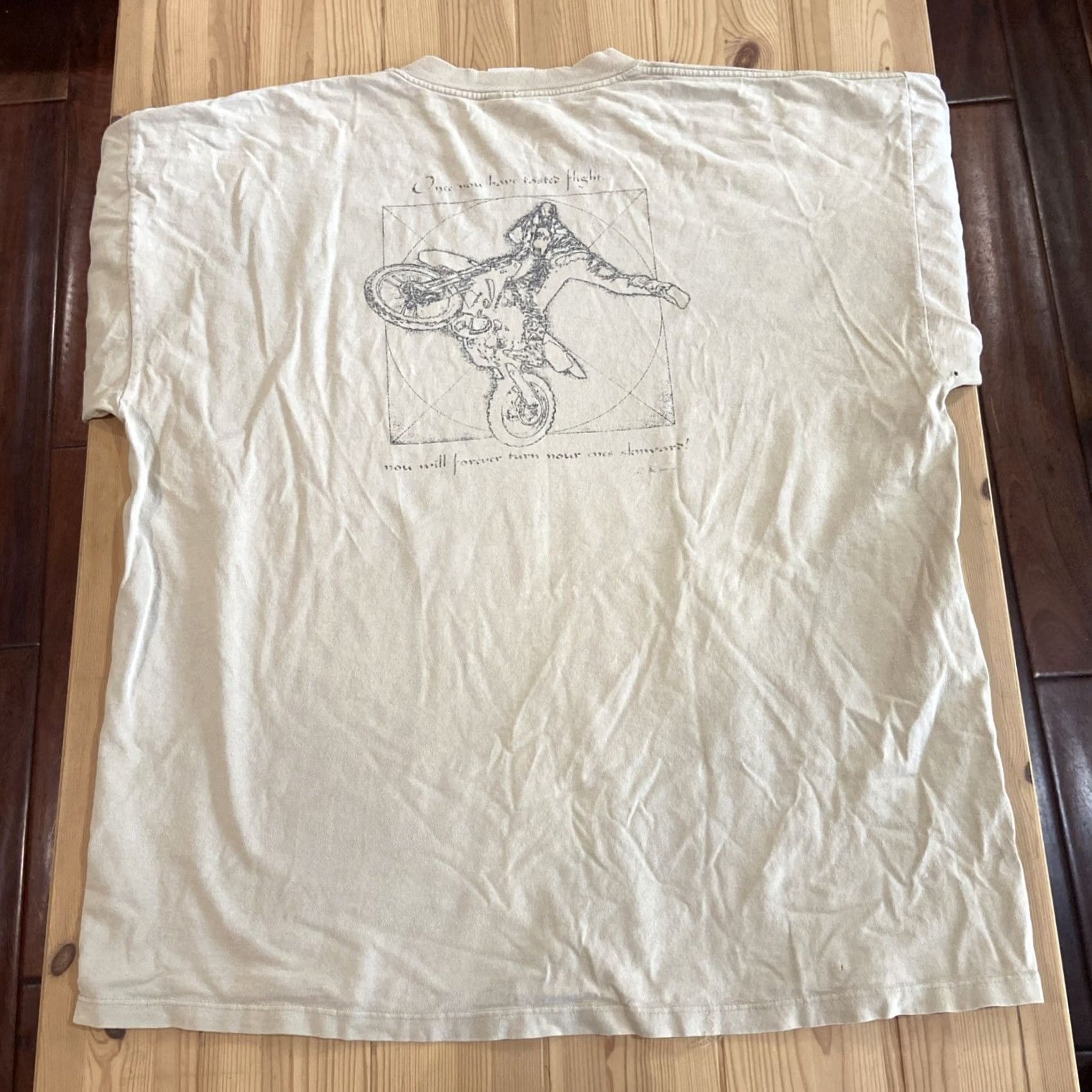 Gildan Gildan T-Shirt Dirt Bike 90s Y2K White? brown? (Original: Vintage Y2K Dirt Bike Leonardo Da VInchi Quote Graphic Skyward Jump 2XL) Size US XL / EU 56 / 4 - 3 Thumbnail