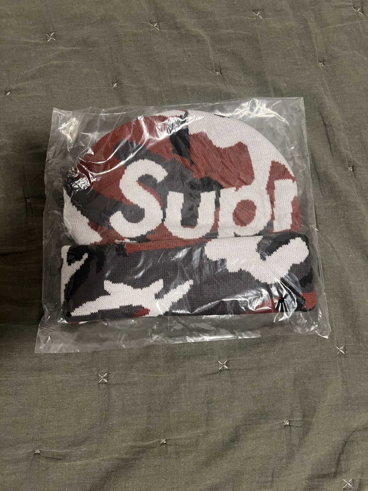 Supreme Supreme Camo Big Logo Beanie Red Camo Size ONE SIZE - 1 Thumbnail