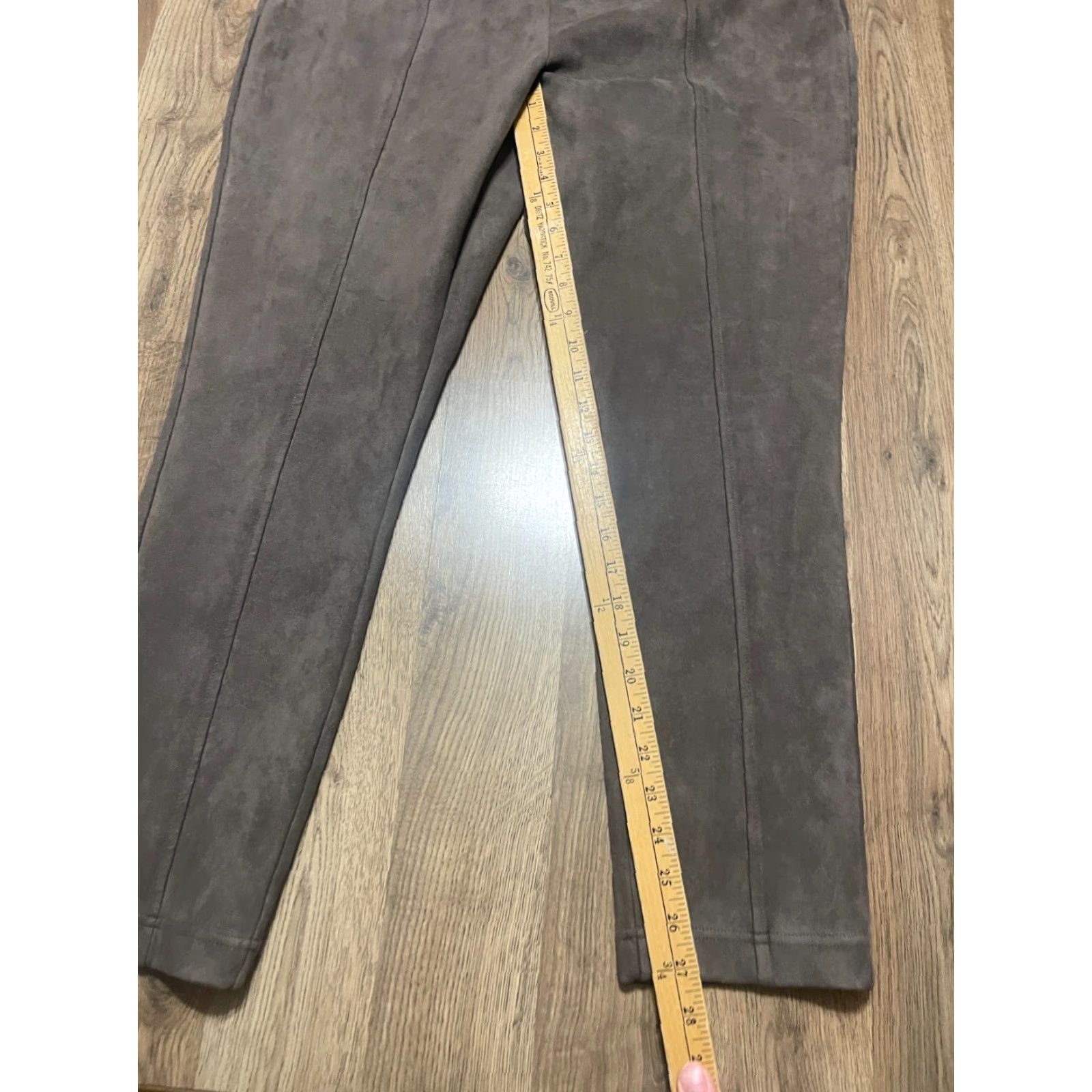 Andrew Marc VINTAGE: No - Andrew Marc Pants Women's XL Gray Velvet Pull On Skinny Ankle High Rise Regular Inseam 27 in Gray Velvet Size 40" / US 18 - 7 Thumbnail