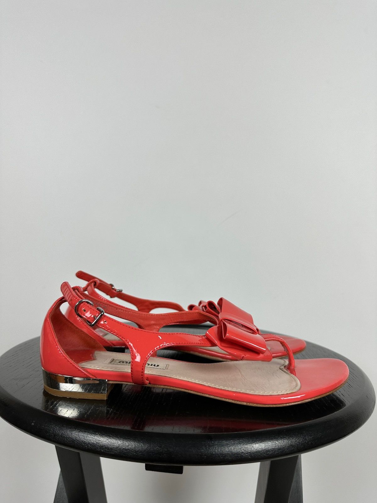Miu Miu Miu Miu Pink Patent Leather Bow Flat Sandals Size US 6.5 / IT 36.5 - 7 Thumbnail