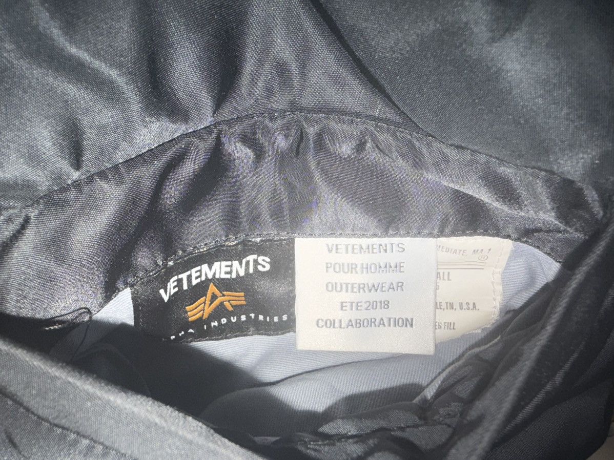 Alpha Industries × Vetements VETEMENTS SS18 Homme Emoji Reversible Bomber Size US S / EU 44-46 / 1 - 5 Thumbnail