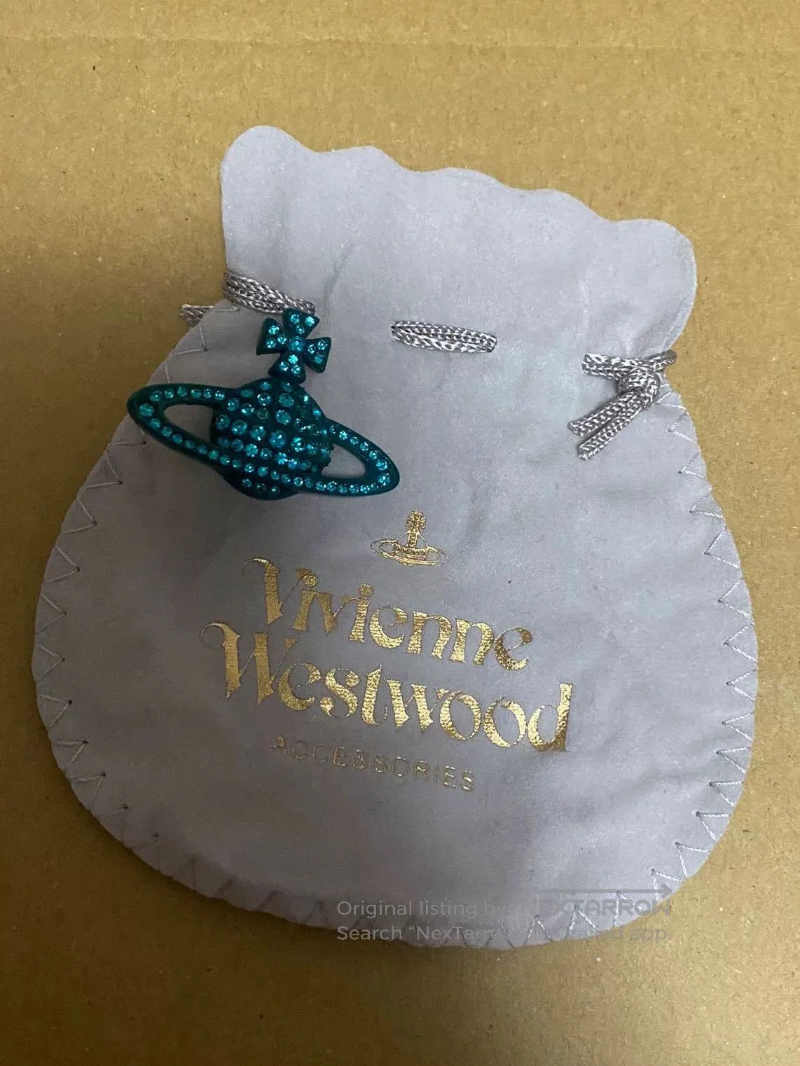 Vivienne Westwood vivienne westwood rare green rhinestone brooch. Size ONE SIZE - 1 Thumbnail
