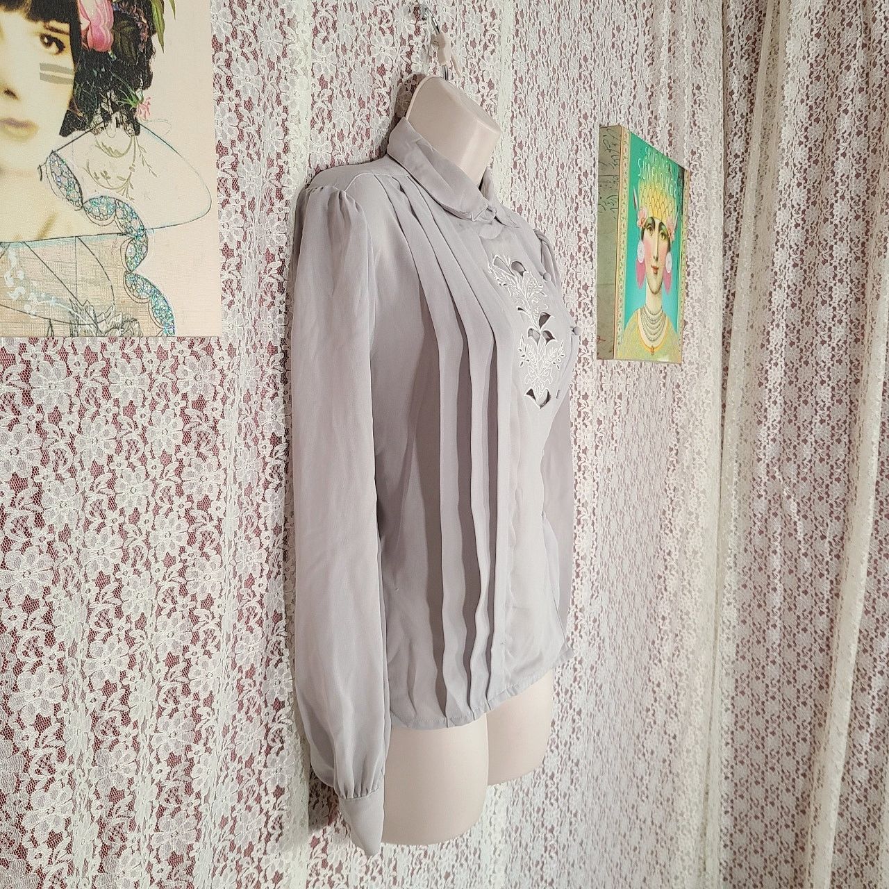 Vintage Vintage 80s au courant Grey embroidered Blouse size 12 Size M / US 6-8 / IT 42-44 - 2 Thumbnail