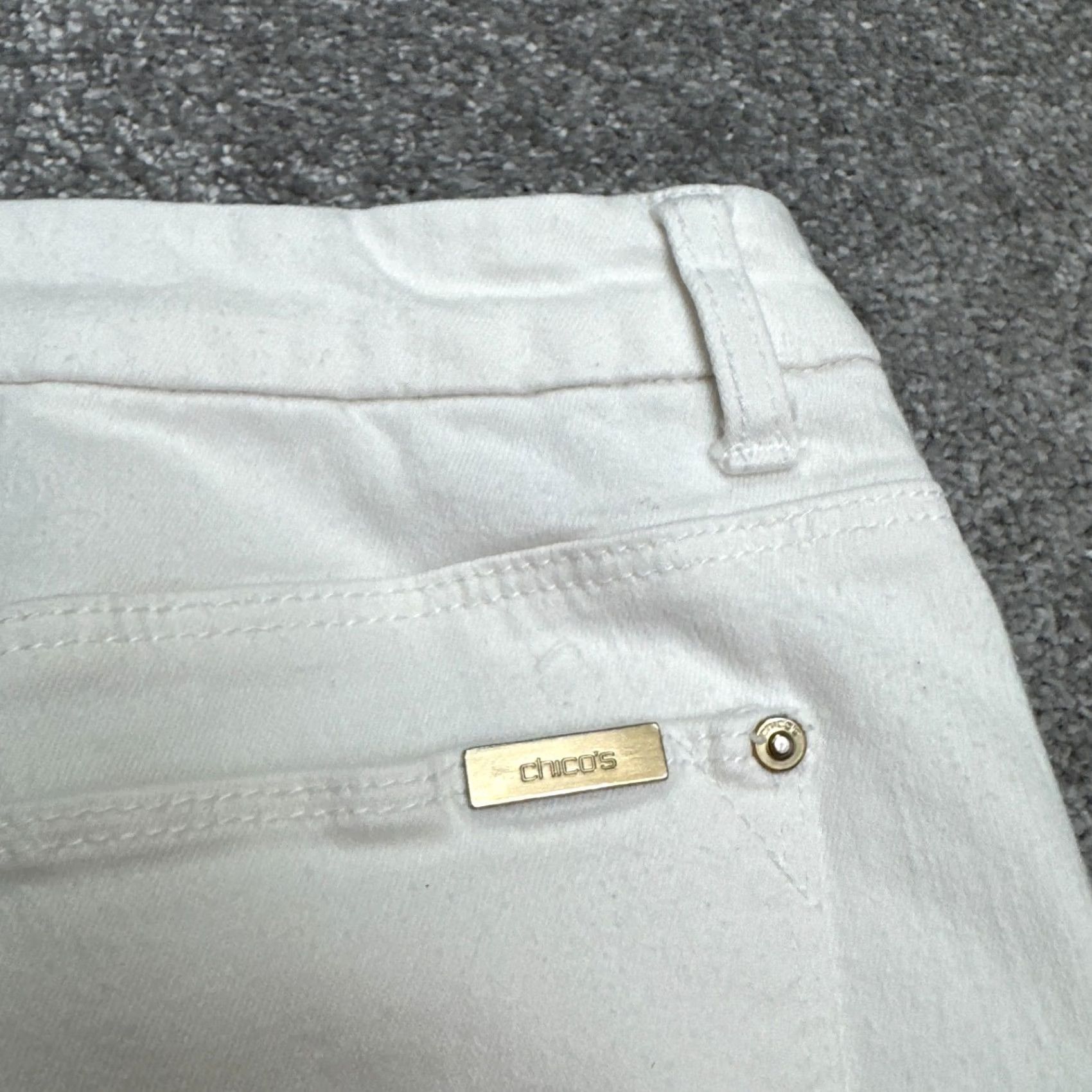 Vintage Chico's So Slimming Girlfriend Slim Leg Ankle Jeans Women 6 White 30x28 Denim Slimming 5-Pocket Style Jeans Womens Size 28" / US 6 / IT 42 - 6 Thumbnail