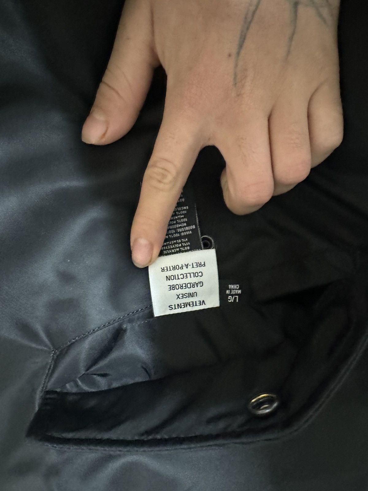 Vetements Vetements X Alpha Industries Blackout Racing Bomber Size US L / EU 52-54 / 3 - 9 Thumbnail