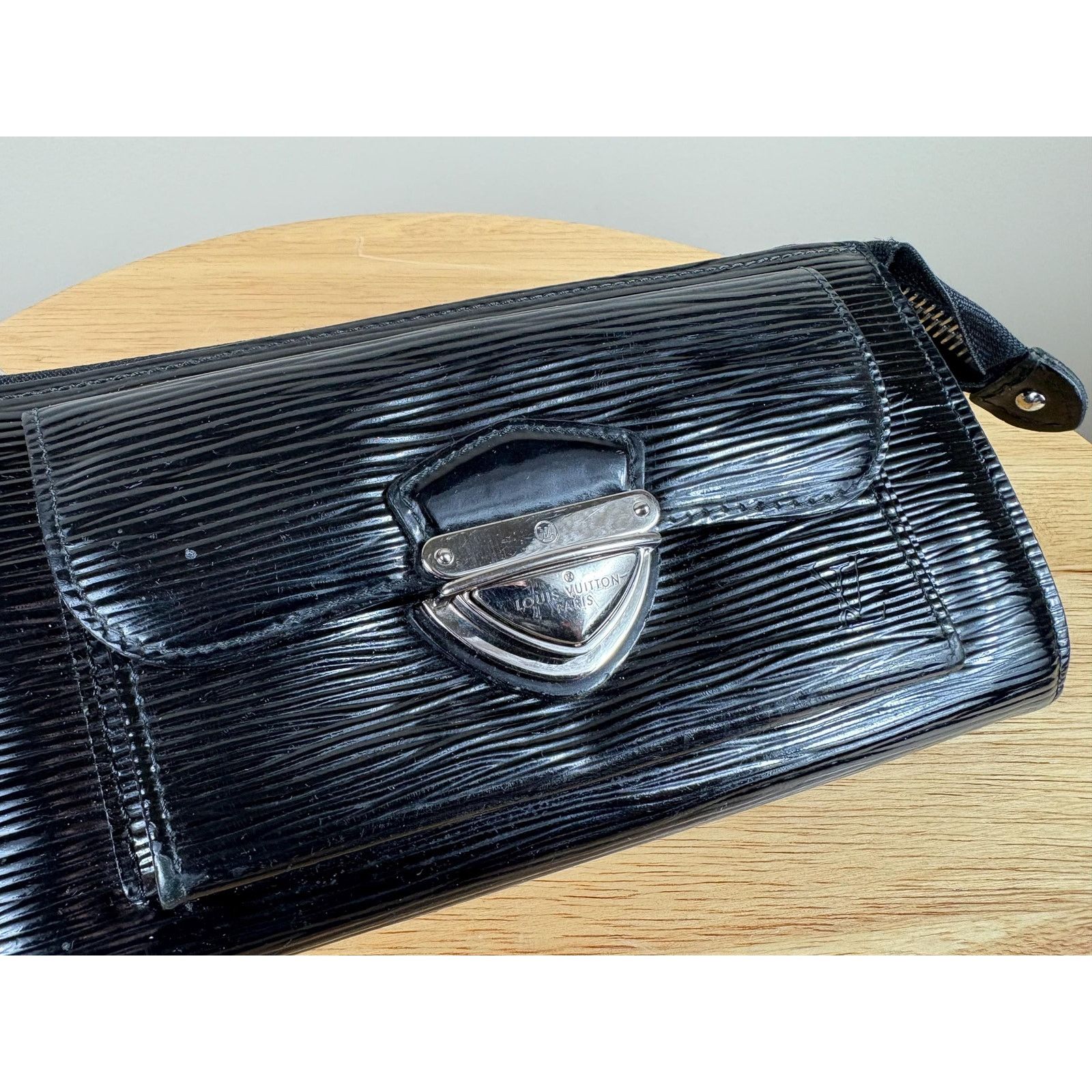 Louis Vuitton Authentic Louis Vuitton Black Epi Astrid Zippy Wallet w/ Box Size ONE SIZE - 5 Thumbnail