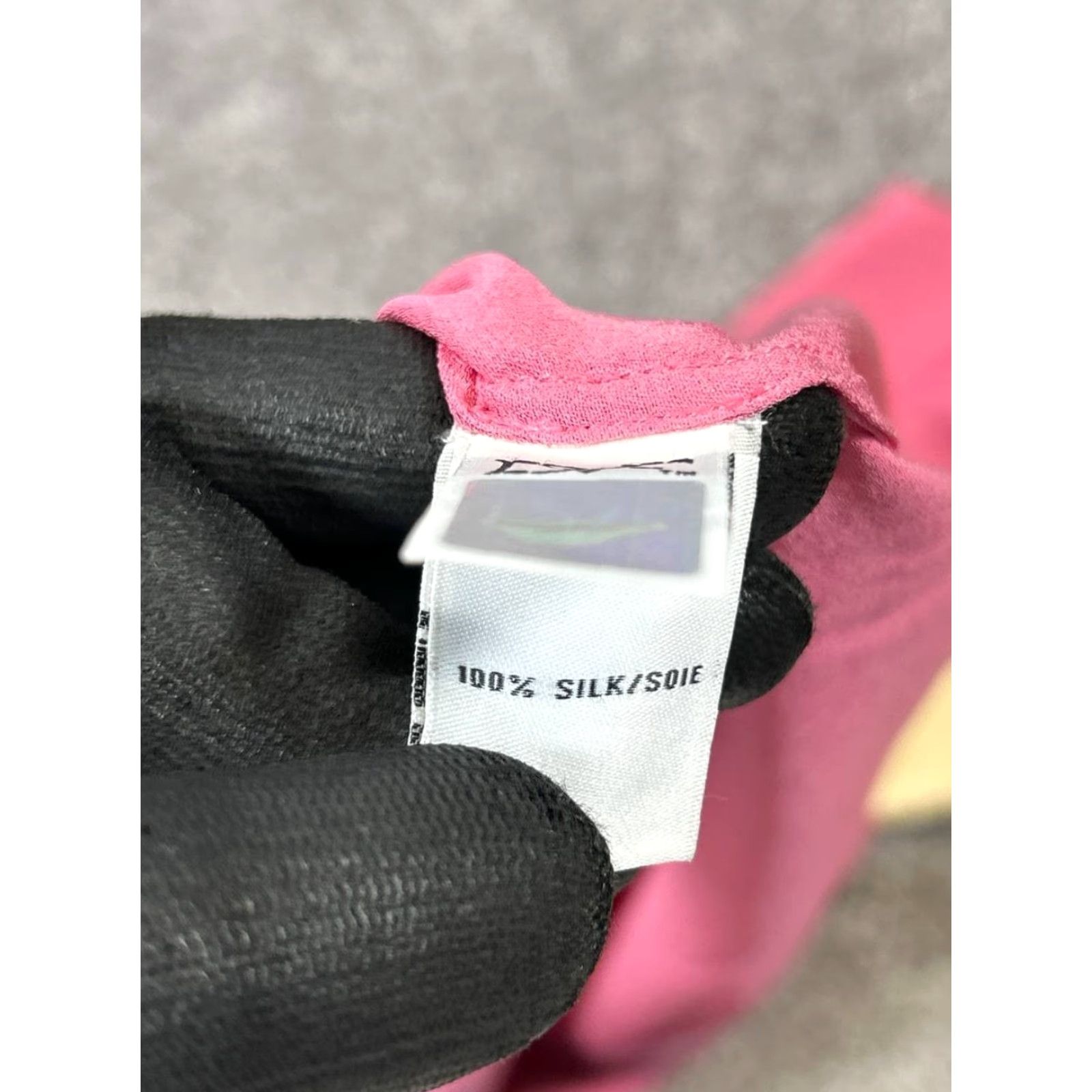 Diane von Furstenberg Diane von Furstenberg Shirt Womens 2 Blouse Pink Silk Crew Neck Long Sleeve Button Polyester - (adjusted to use allowed words) Size XS / US 0-2 / IT 36-38 - 5 Thumbnail