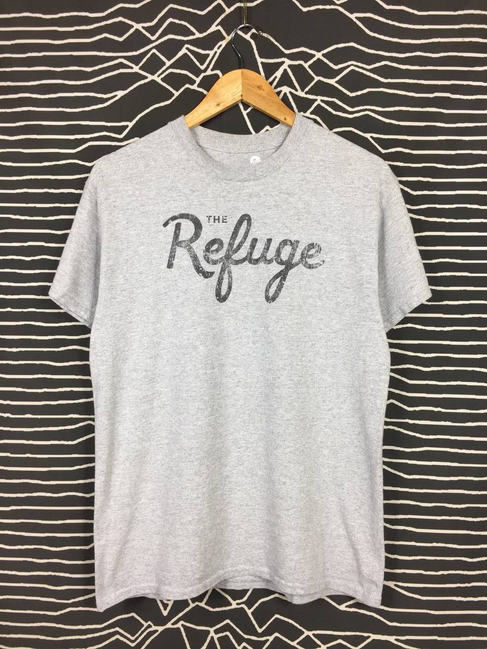 Vintage The Refuge Spell Out Logo Wording Scripted Tee Size US M / EU 48-50 / 2 - 2 Thumbnail