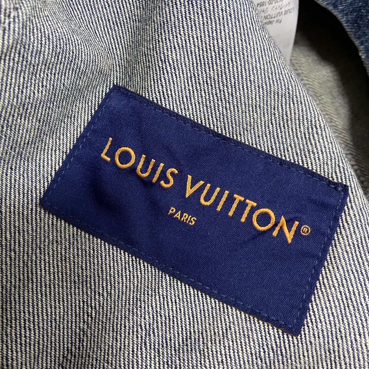 Louis Vuitton Louis Vuitton Embossed Logo Denim Jacket Size US L / EU 52-54 / 3 - 3 Thumbnail