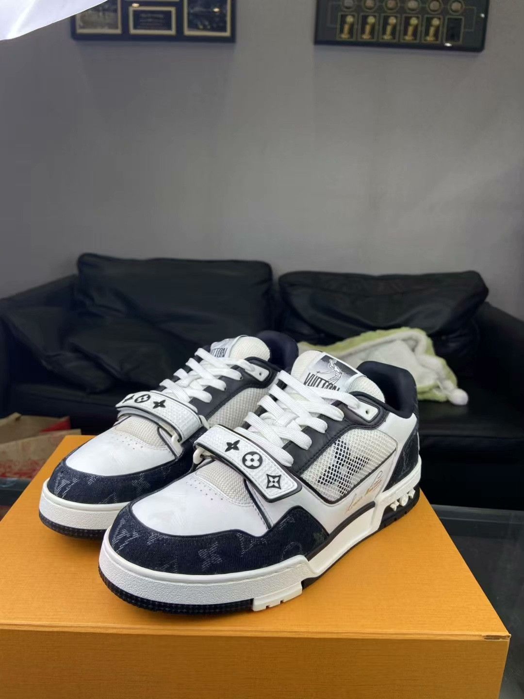 Louis Vuitton Louis Vuitton Training Black Lowtop Sneakers 10.5 Men Size US 10.5 / EU 43-44 - 1 Thumbnail