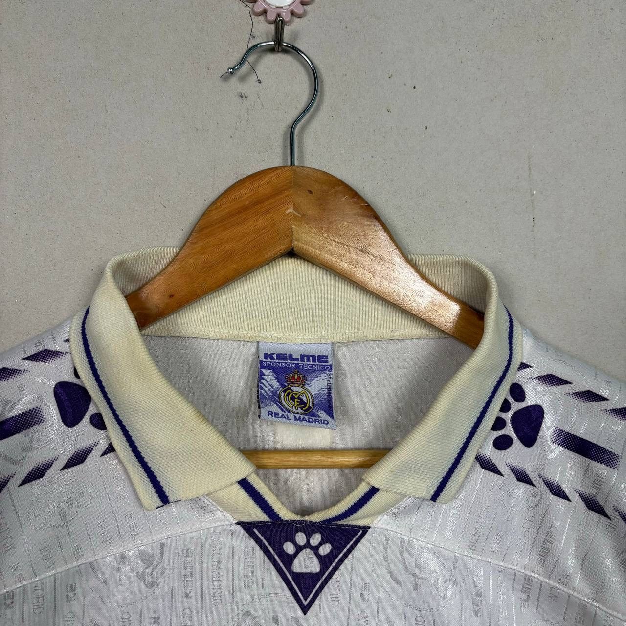 Vintage Vintage Real Madrid 96-97 Home Kelme La Liga Soccer Jersey Size US XL / EU 56 / 4 - 5 Thumbnail