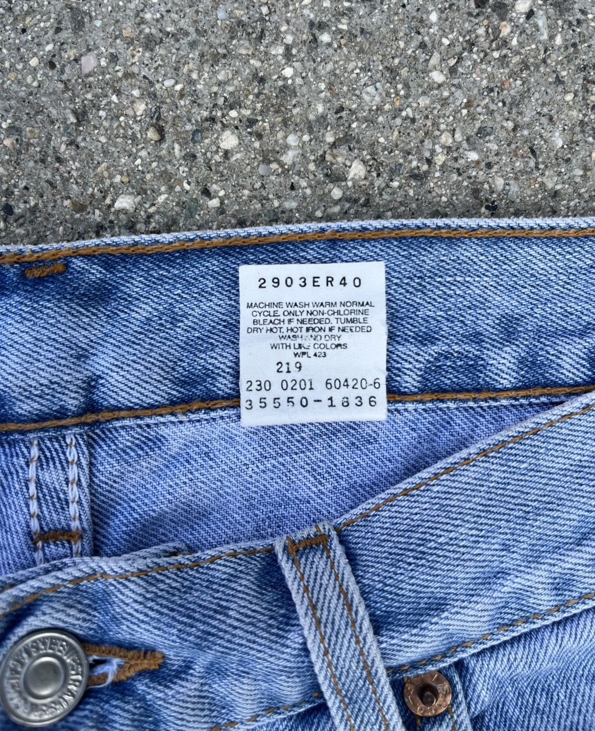 Levi's × Vintage Vintage Levi’s 550 Jean Shorts Relaxed Fit 2001 Jorts Size US 33 - 4 Thumbnail