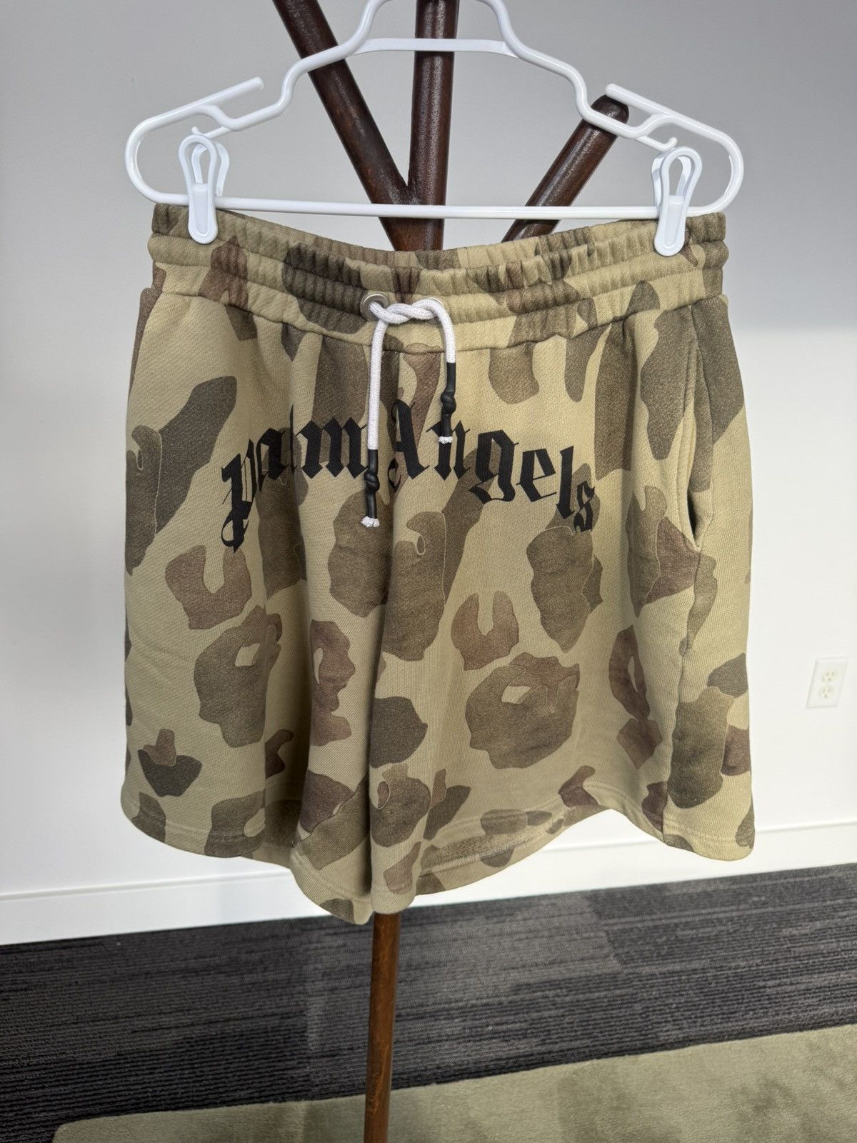 Palm Angels Palm Angels camouflage sweat shorts Size US 34 / EU 50 - 2 Thumbnail