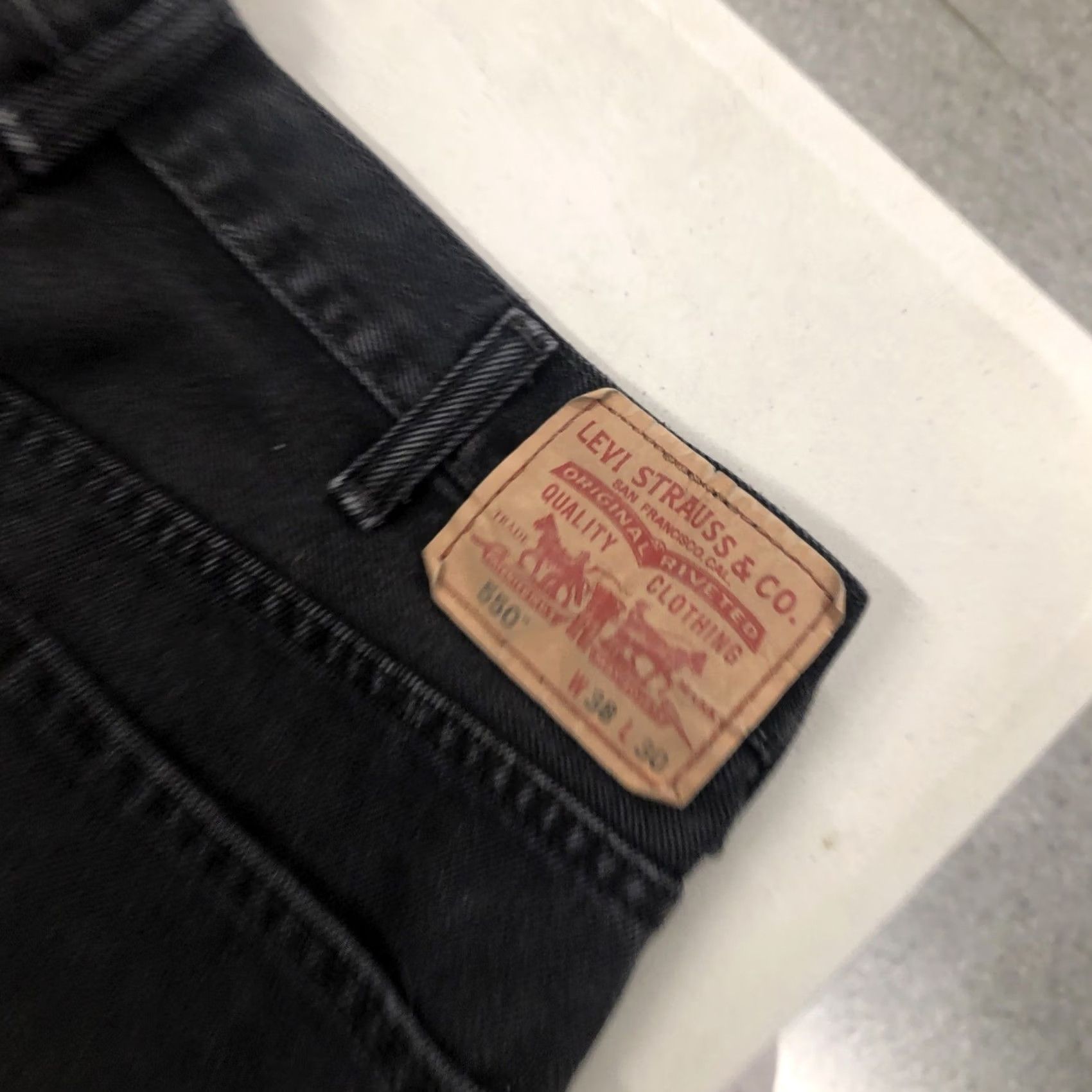 Levi's Levi's Jeans 550 37x28 Black Relaxed Straight 100% Cotton Denim Mens Regular Waist 37 Inseam 28 - Dark Wash Vintage No Size US 37 - 2 Thumbnail