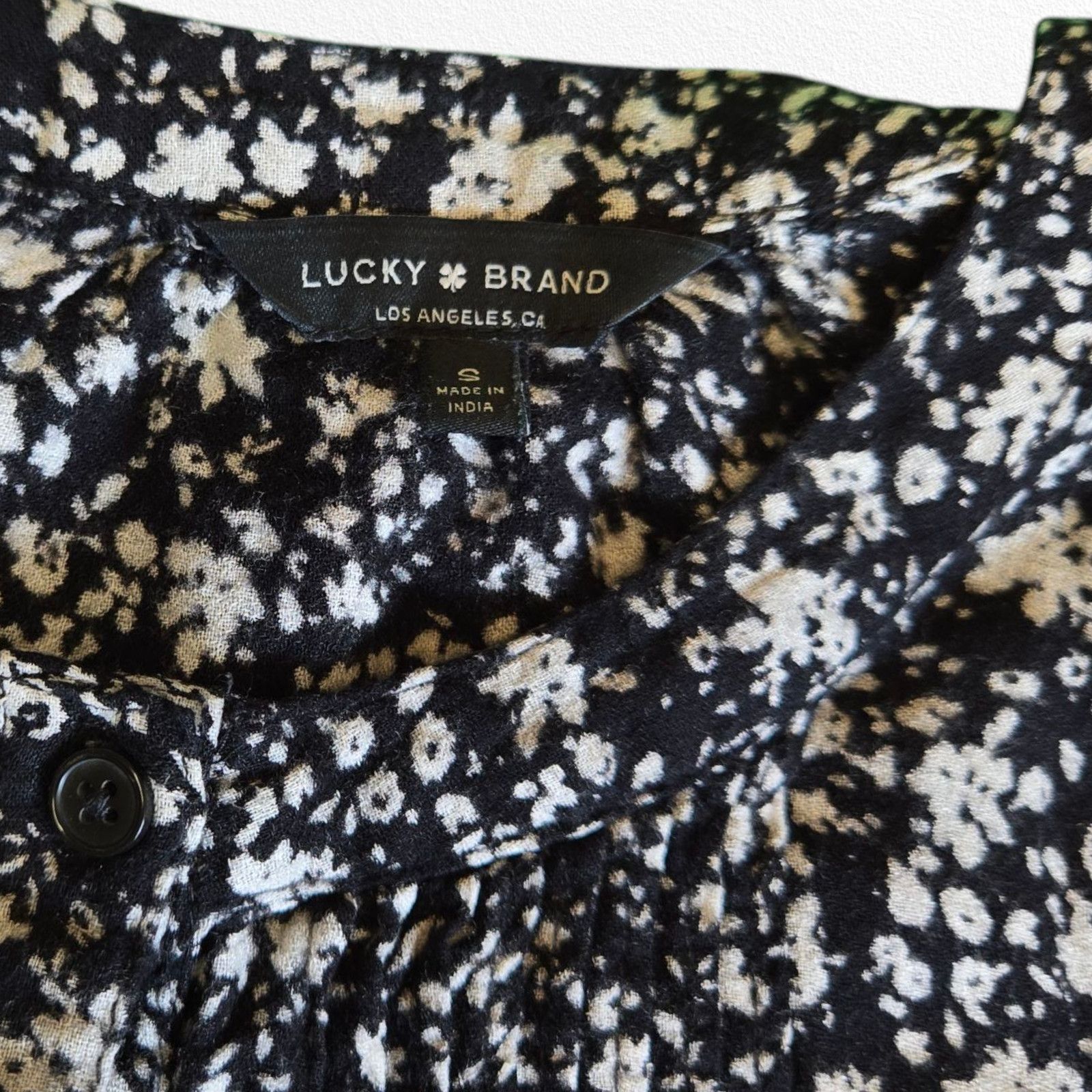 Lucky Brand Lucky Brand Black Floral Smocked Blouse Size Small Size S / US 4 / IT 40 - 5 Thumbnail